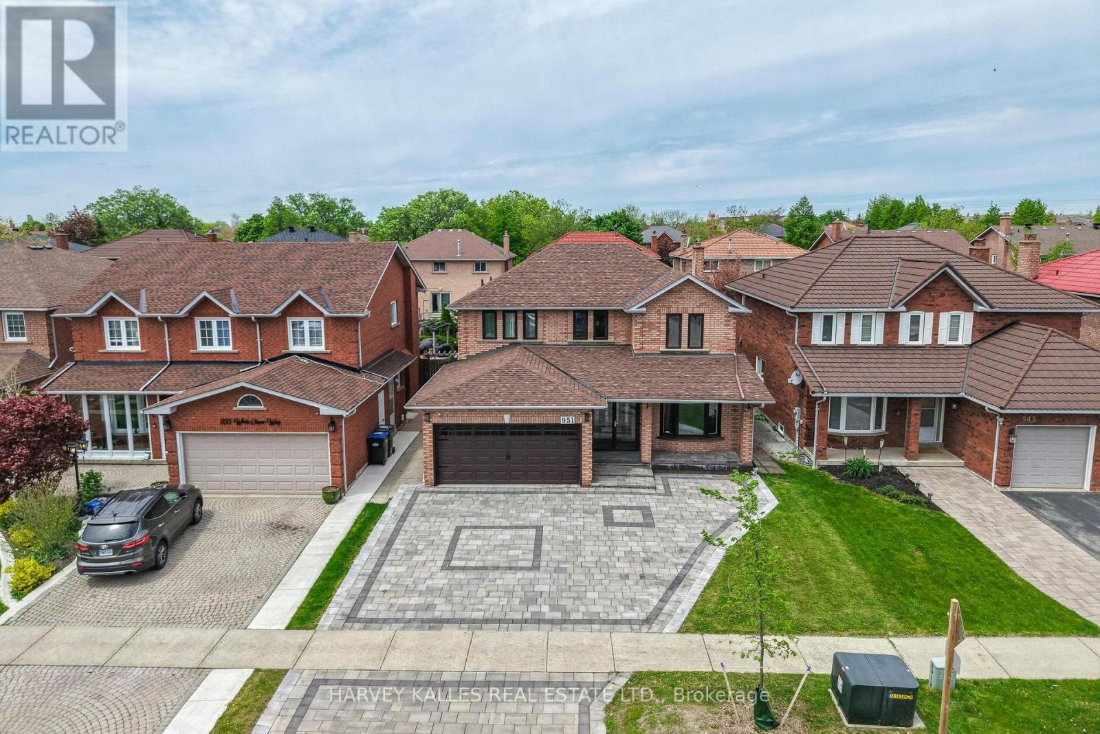 951 WHITE CLOVER WAY