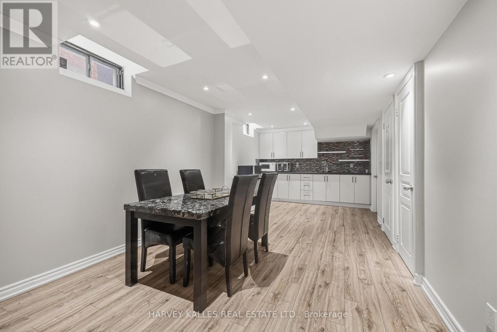 951 WHITE CLOVER WAY