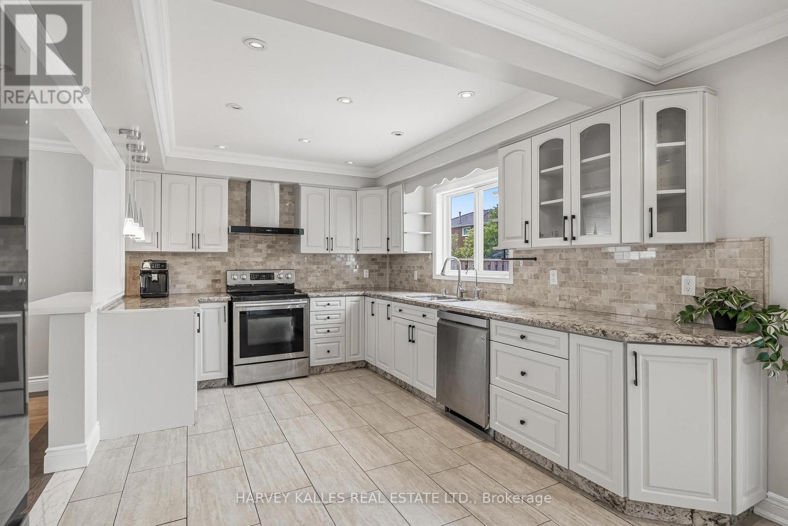 951 WHITE CLOVER WAY