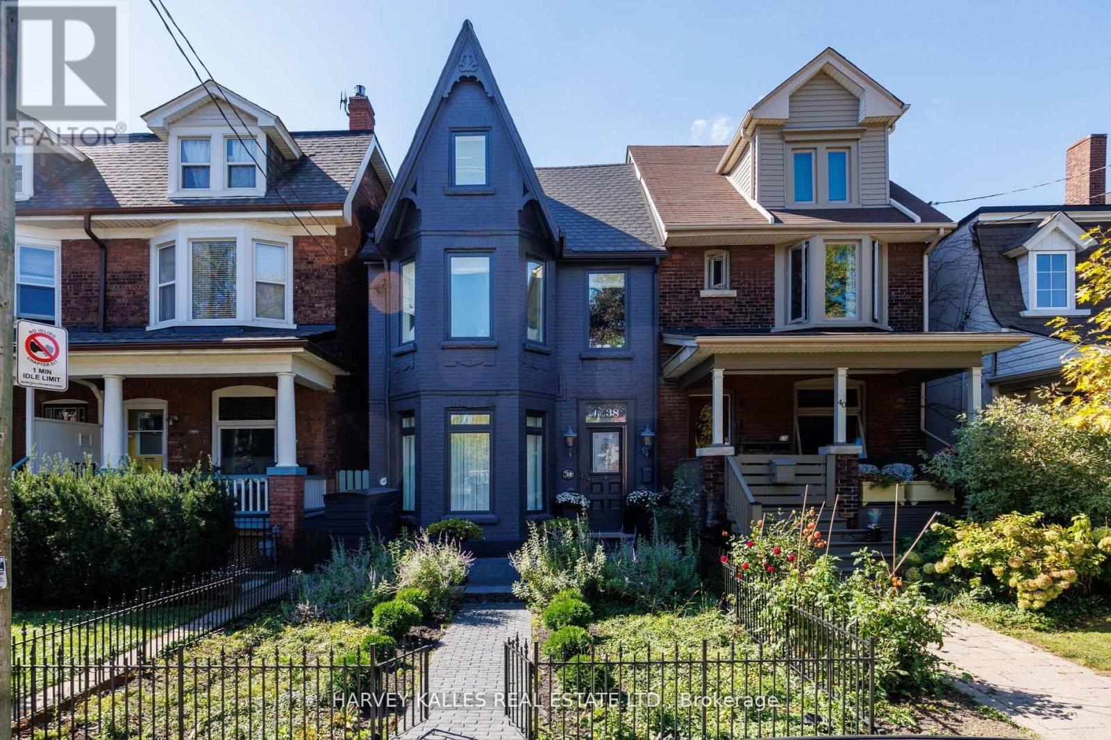 38 SORAUREN AVENUE