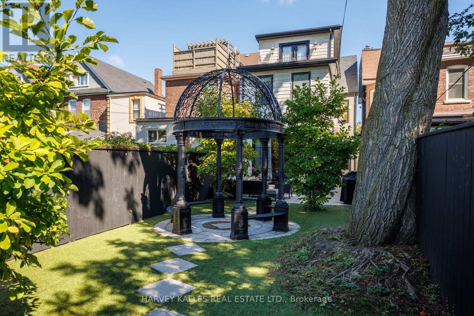38 SORAUREN AVENUE