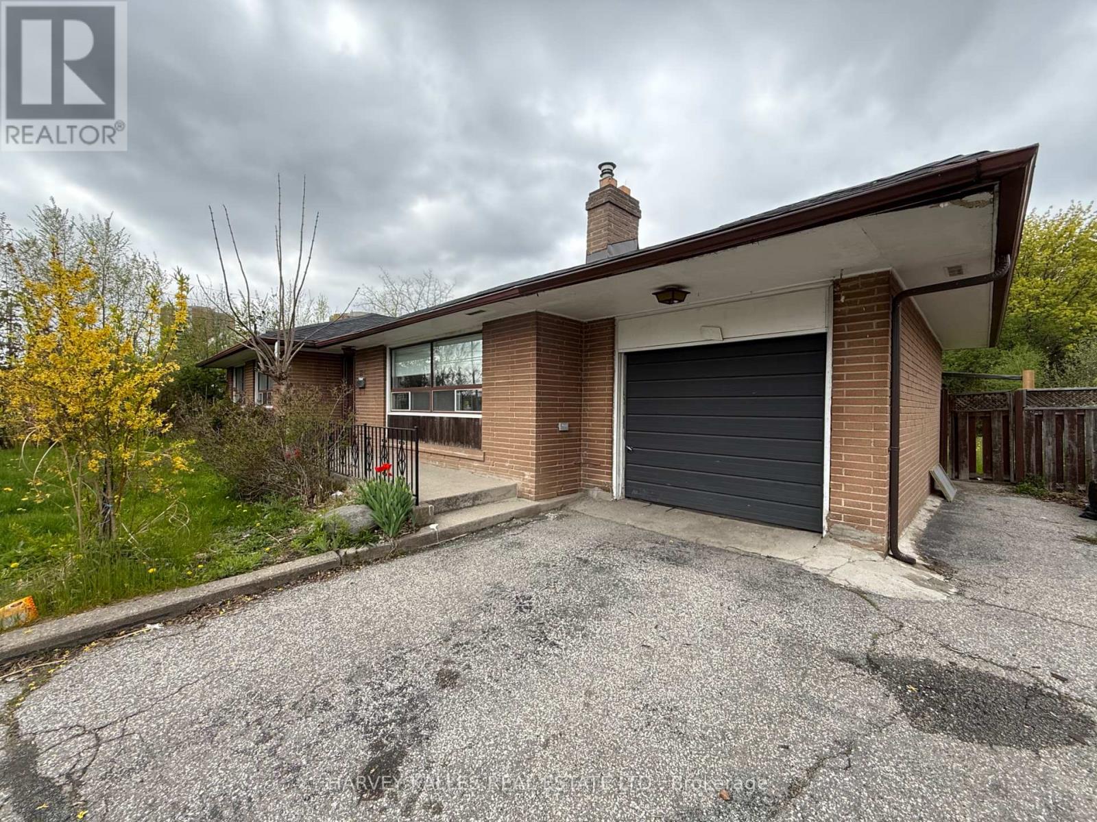 214 DIXON ROAD