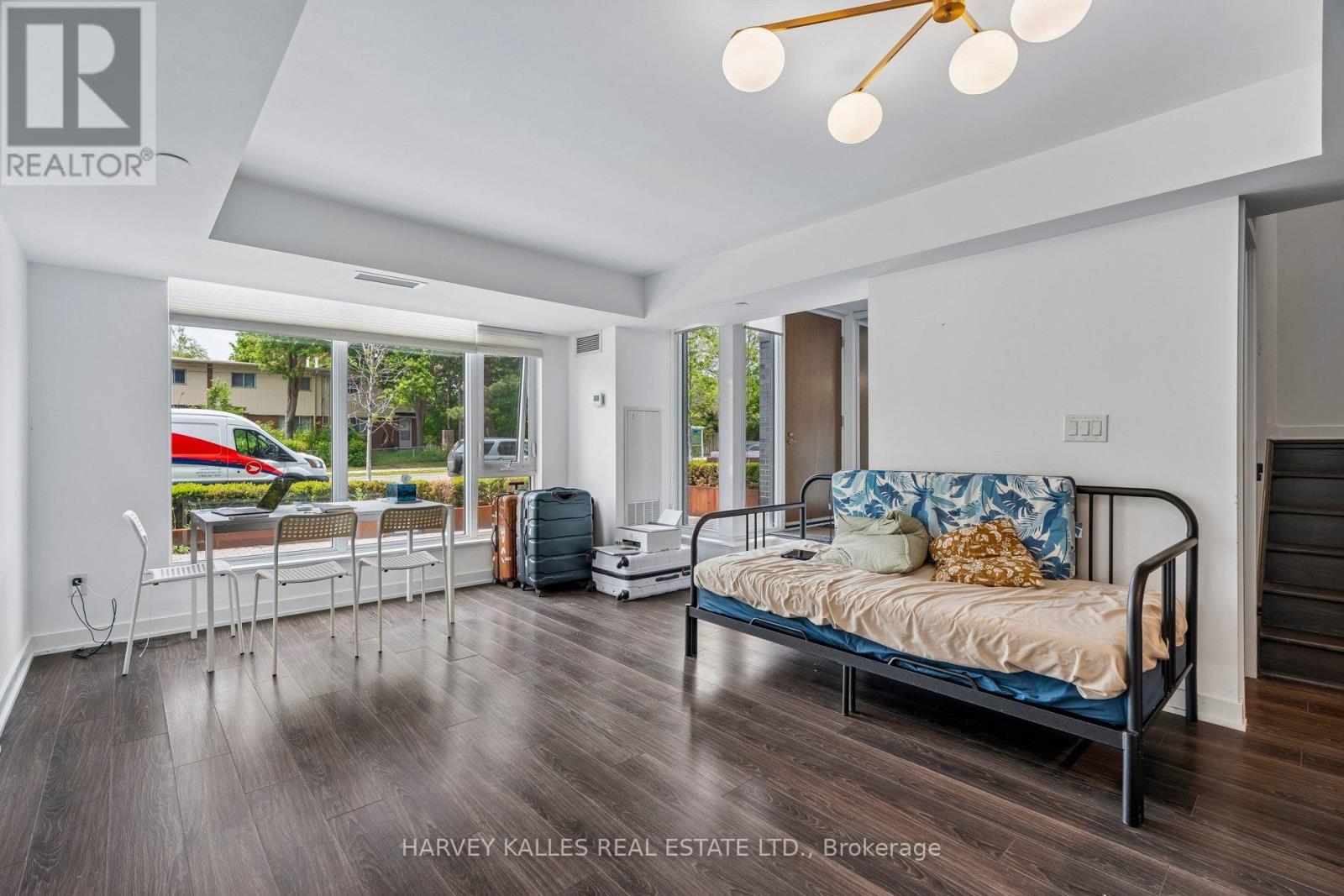 TH104 - 152 FLEMINGTON ROAD