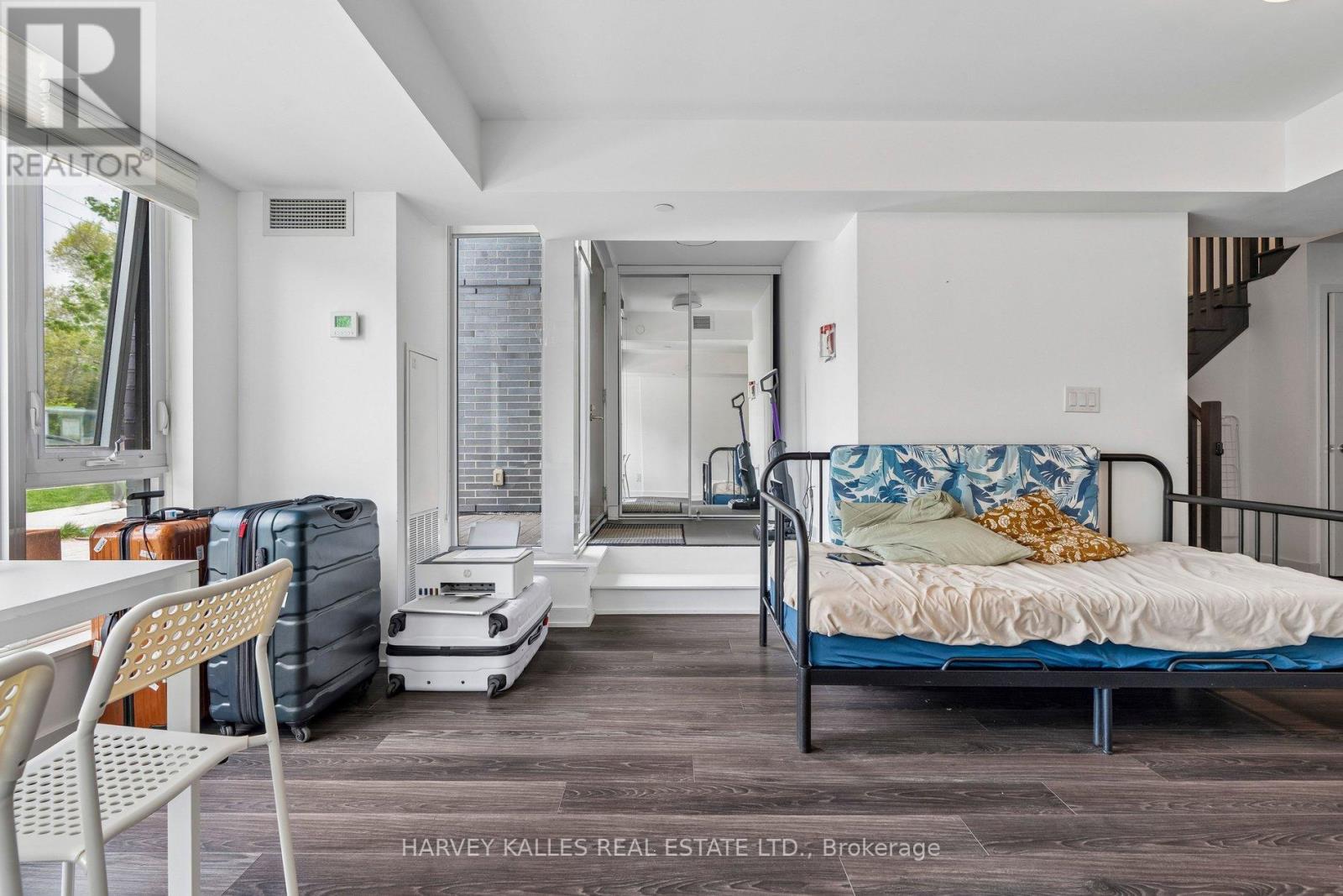 TH104 - 152 FLEMINGTON ROAD