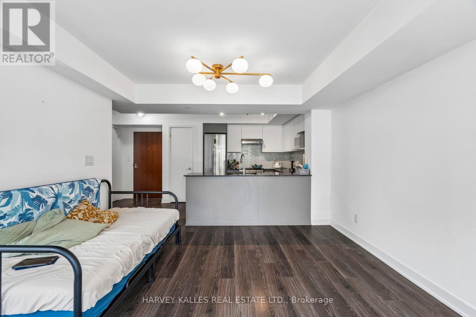 TH104 - 152 FLEMINGTON ROAD