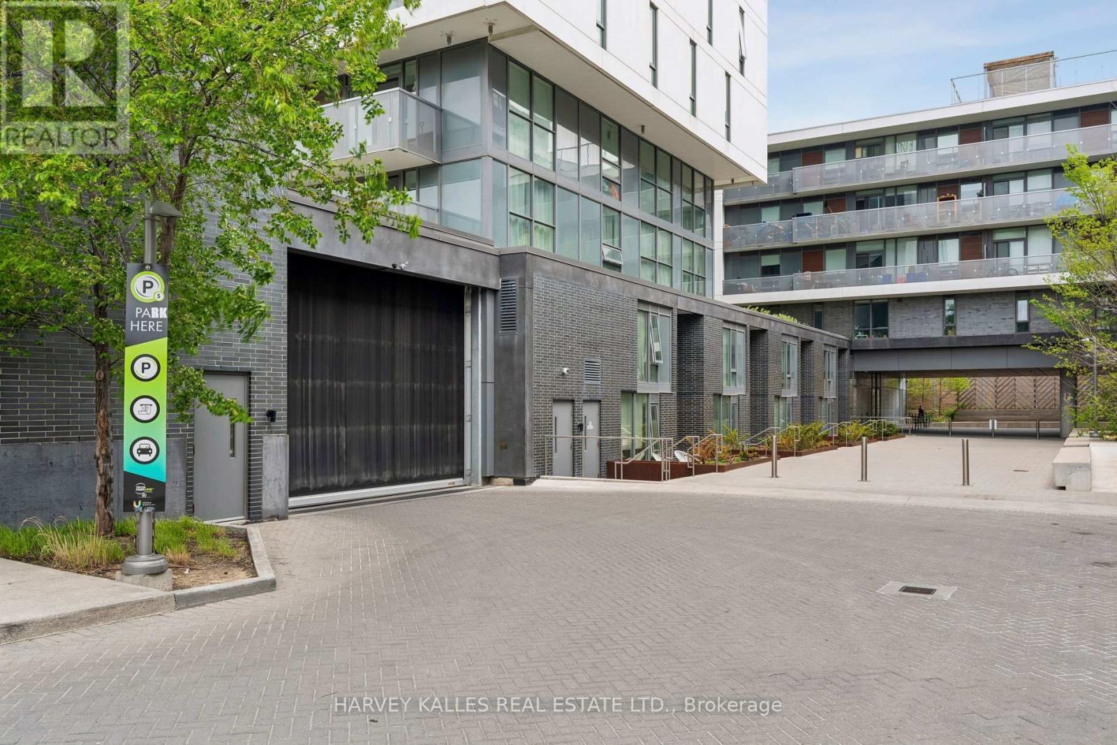 TH104 - 152 FLEMINGTON ROAD