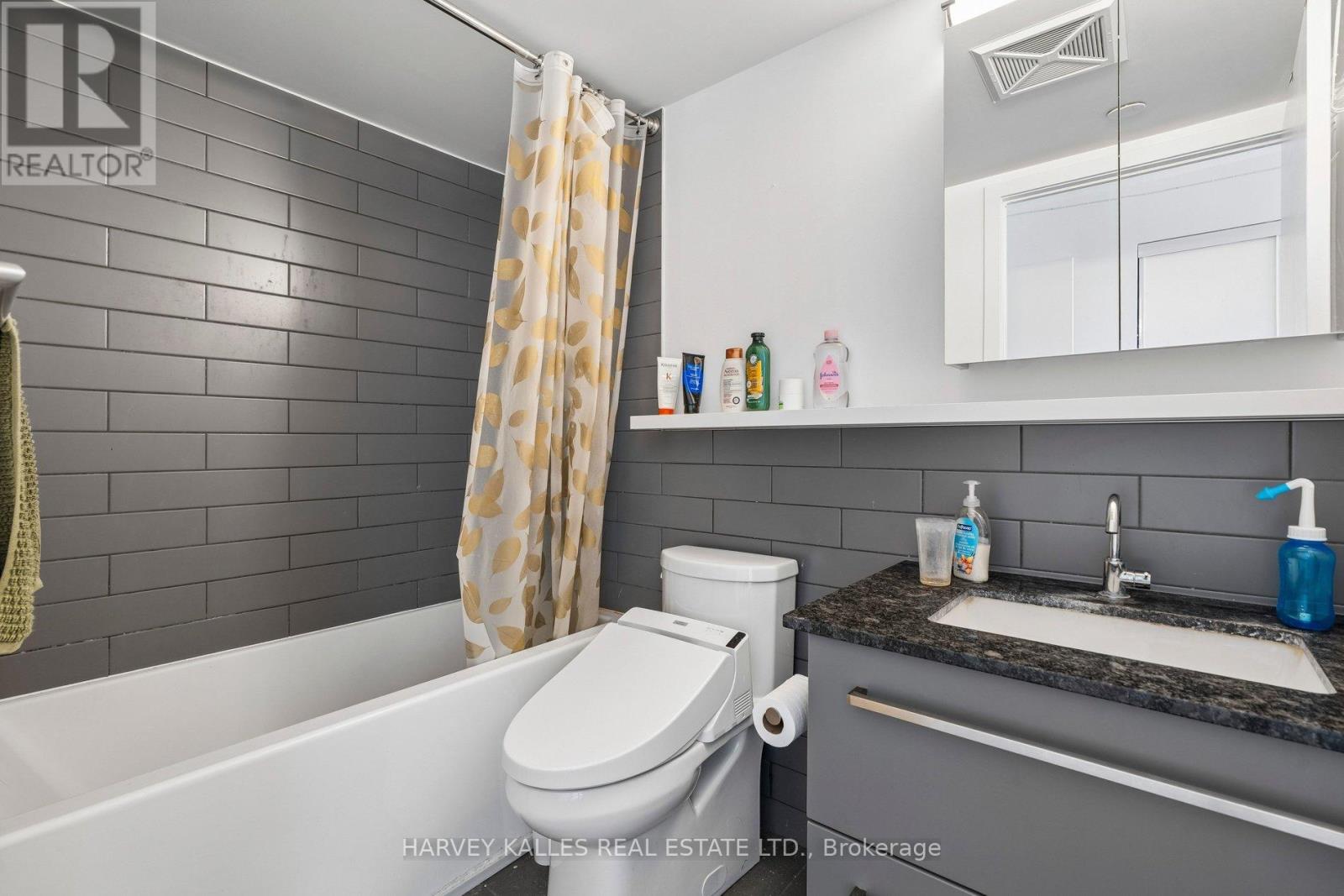TH104 - 152 FLEMINGTON ROAD