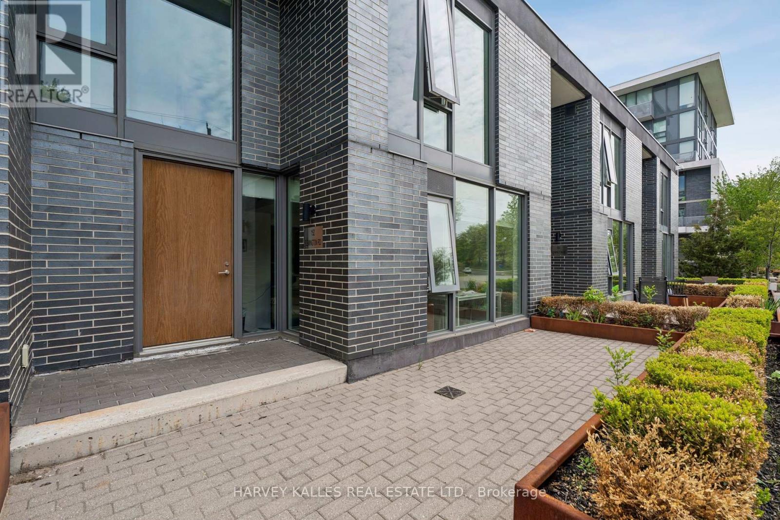 TH104 - 152 FLEMINGTON ROAD