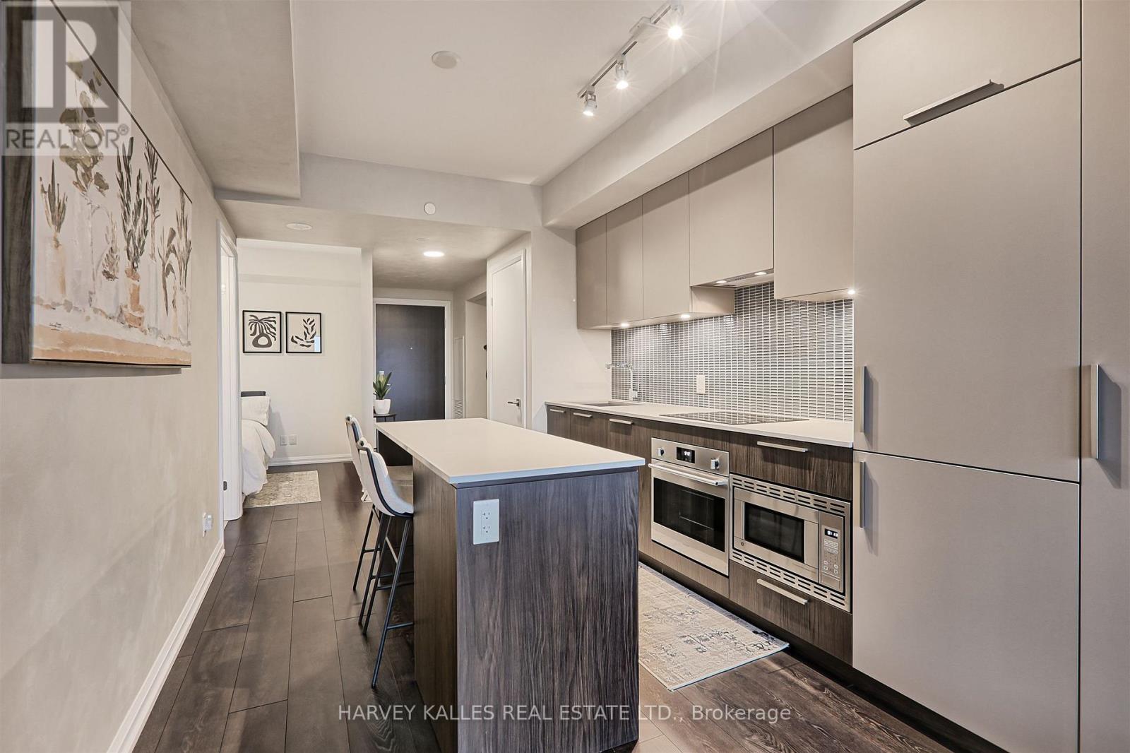 412 - 4208 DUNDAS STREET W