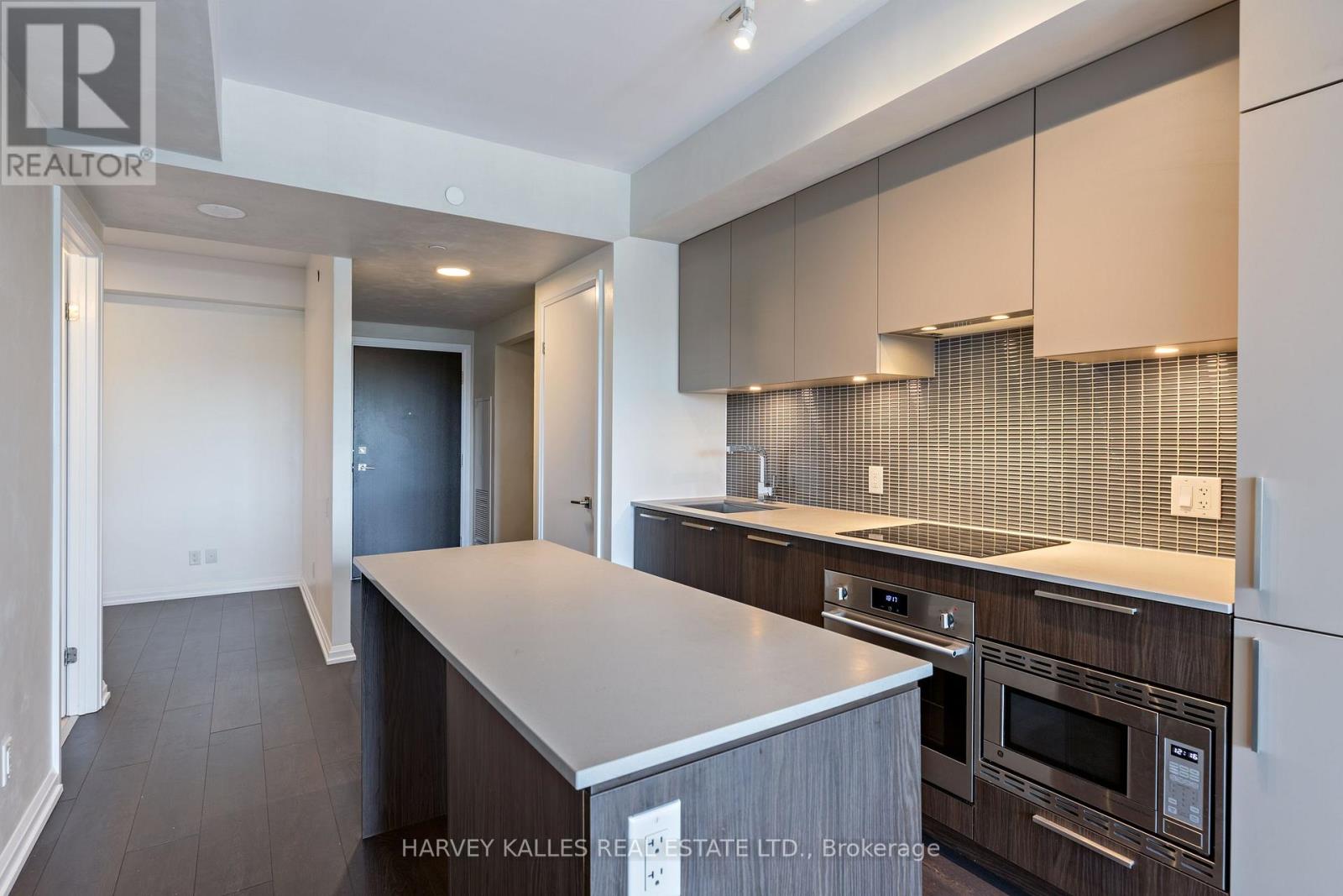 412 - 4208 DUNDAS STREET W