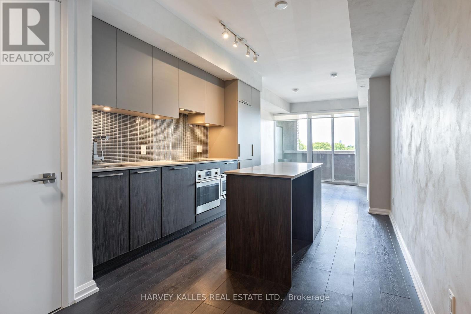 412 - 4208 DUNDAS STREET W