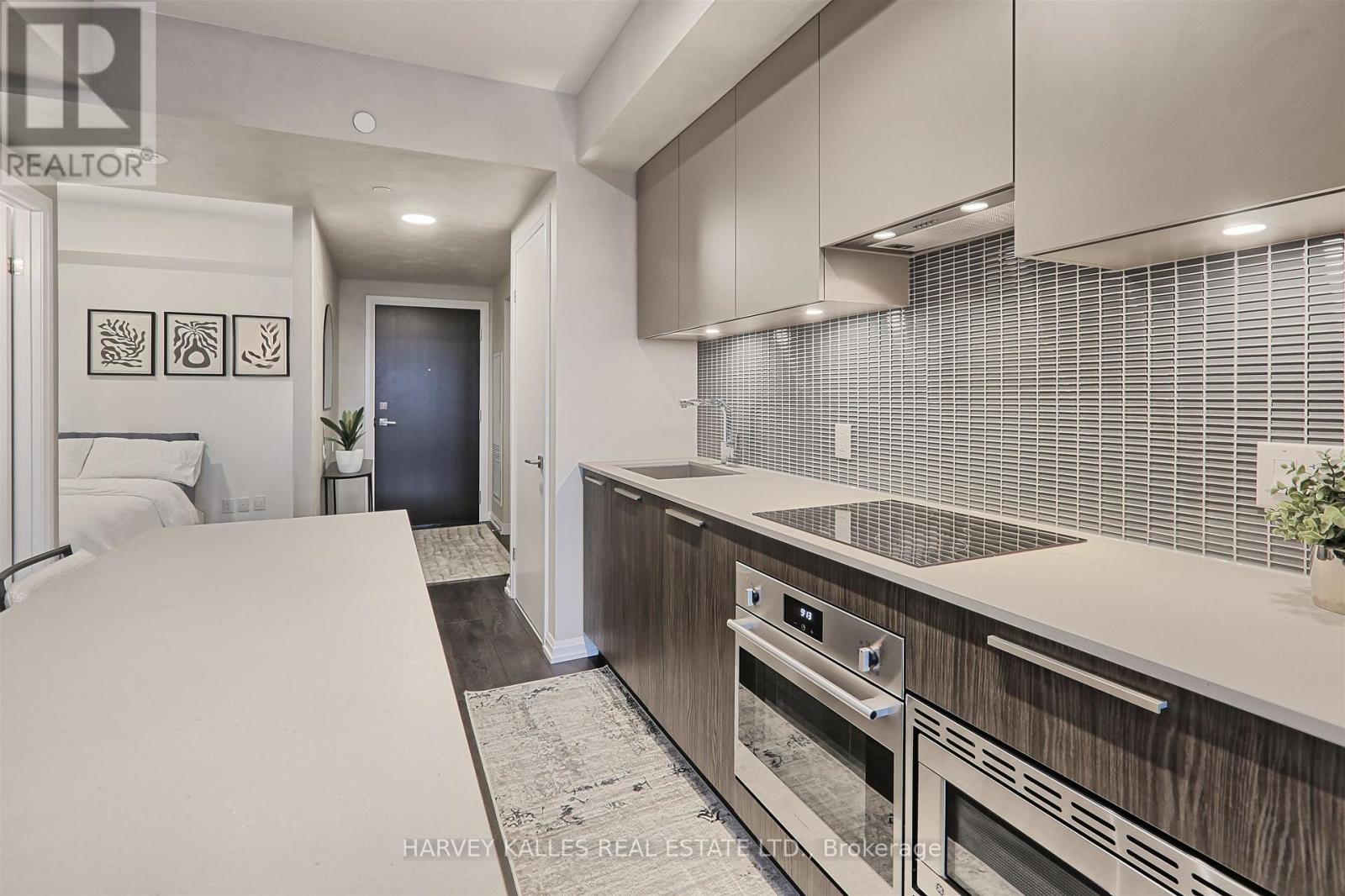 412 - 4208 DUNDAS STREET W