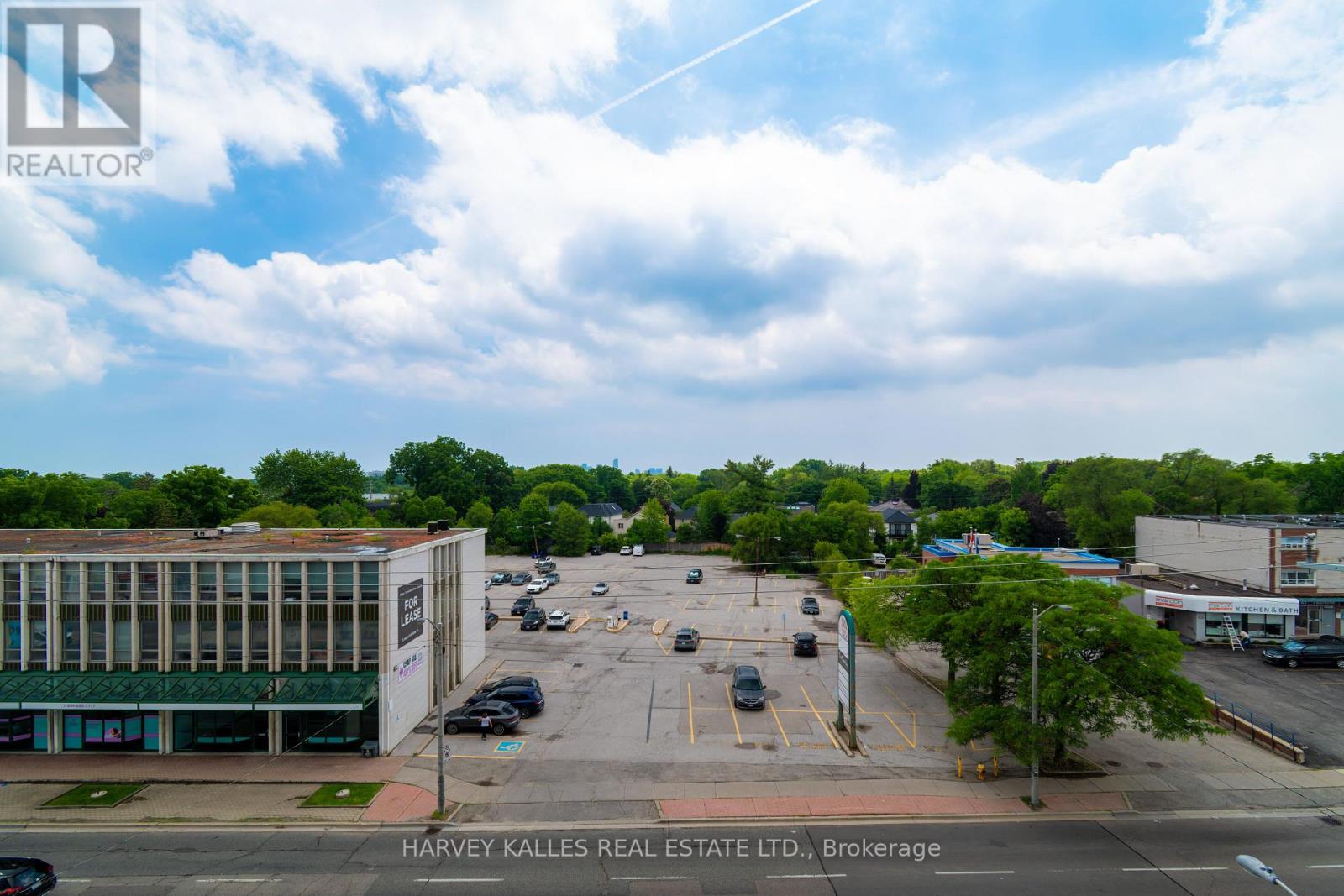 412 - 4208 DUNDAS STREET W