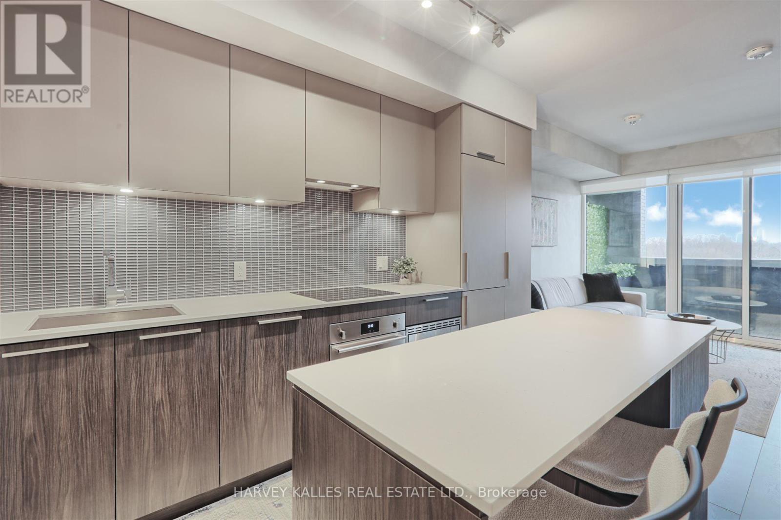 412 - 4208 DUNDAS STREET W