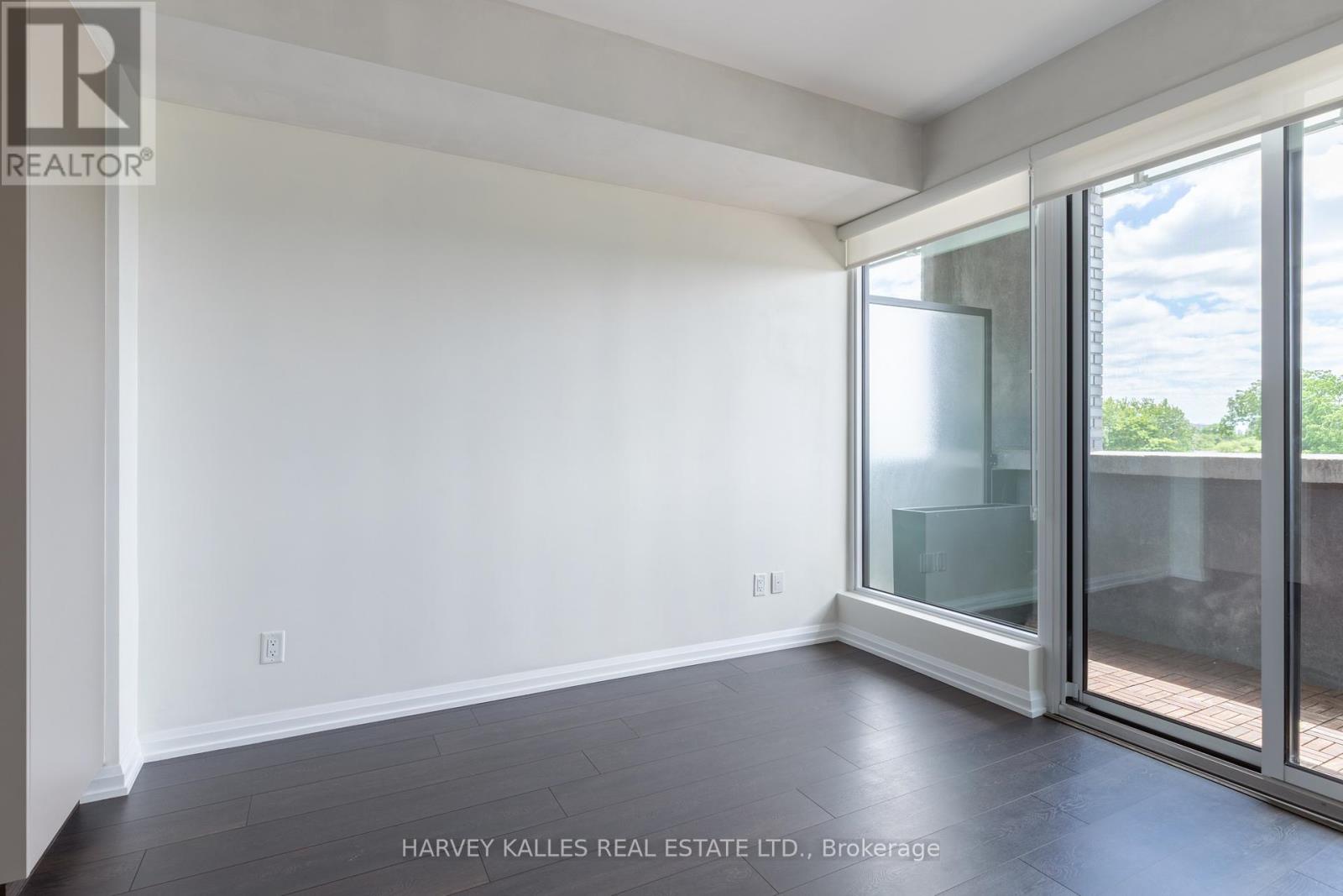 412 - 4208 DUNDAS STREET W