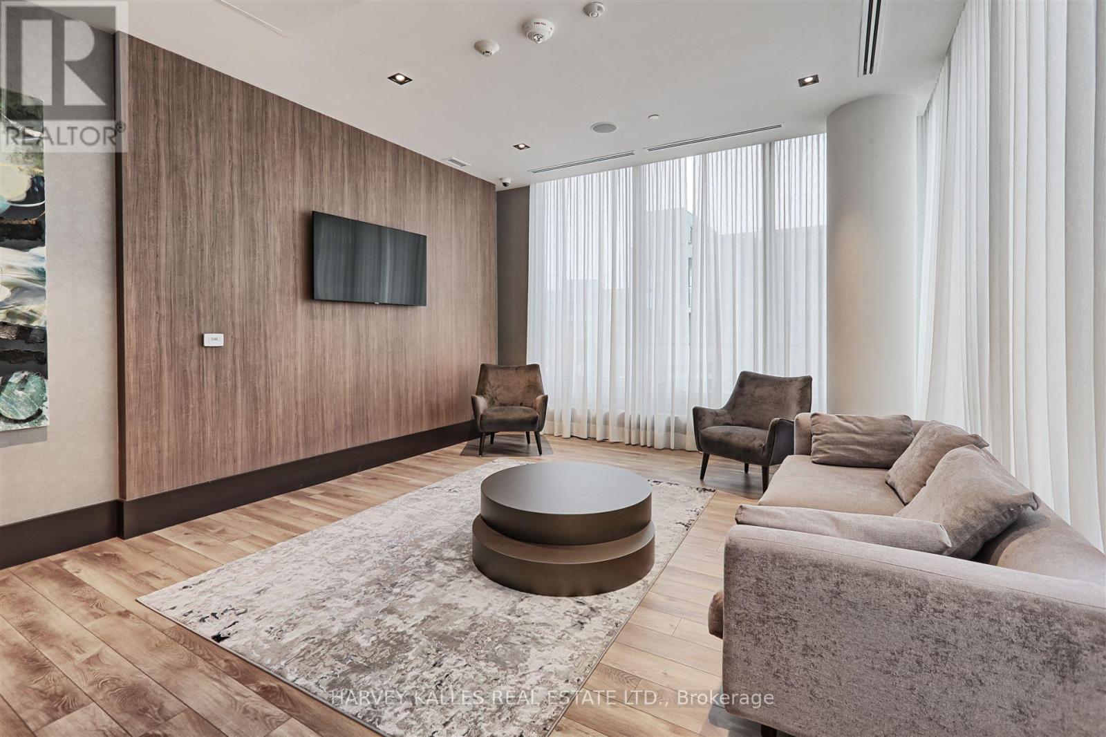 412 - 4208 DUNDAS STREET W