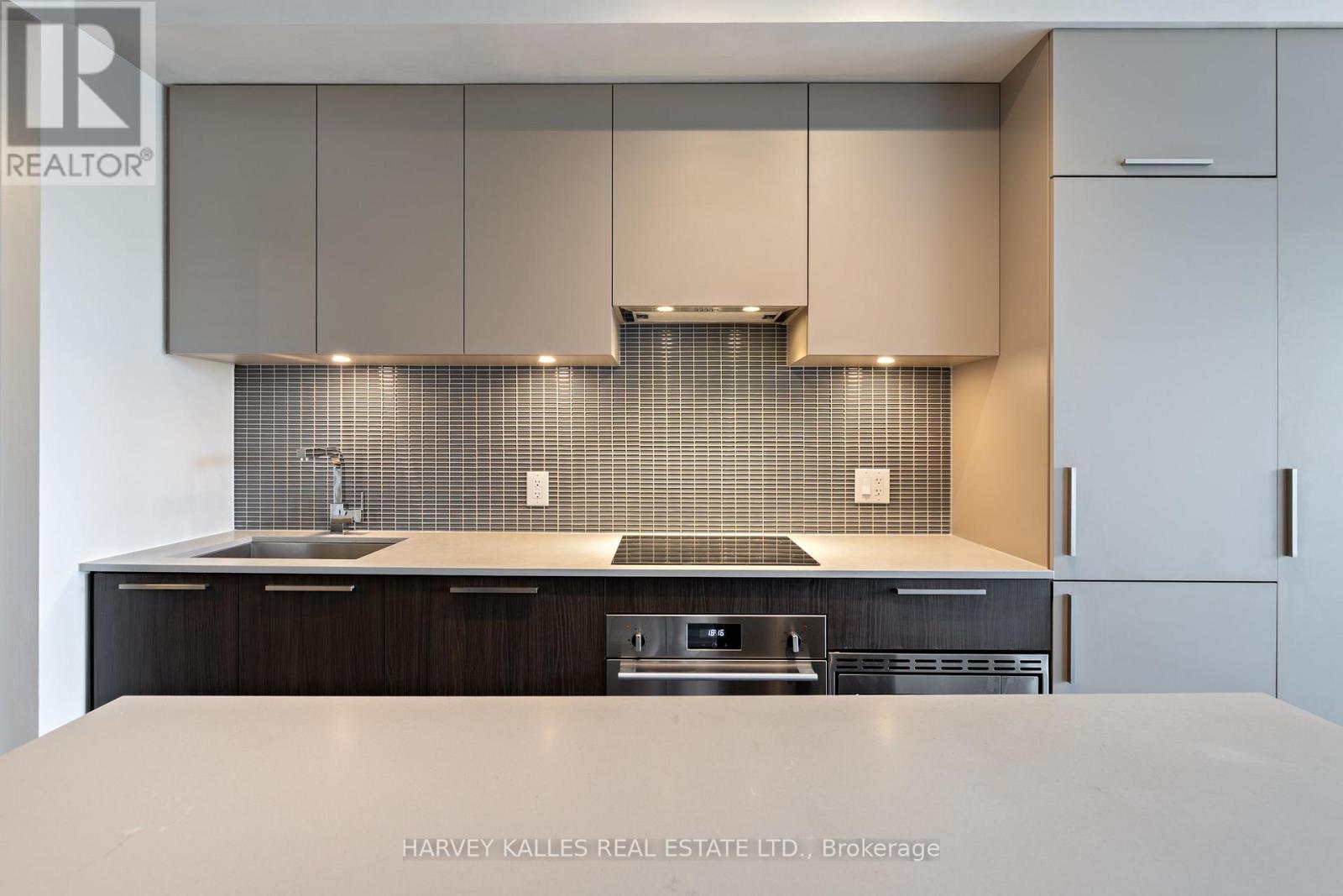 412 - 4208 DUNDAS STREET W