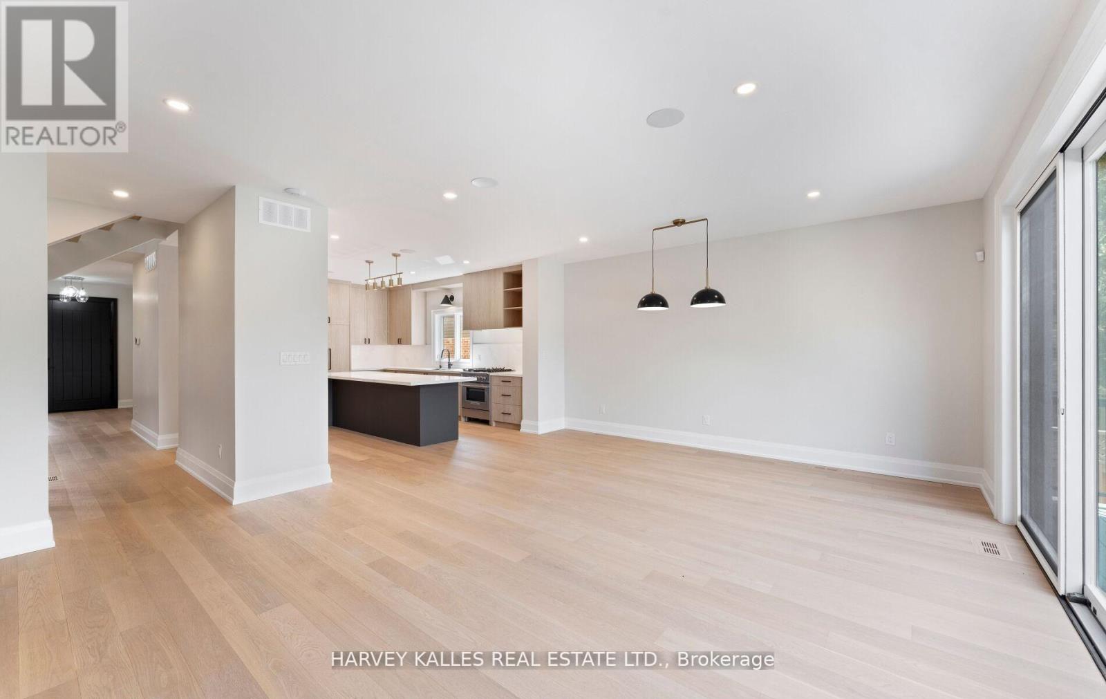 94 PRINCE EDWARD DRIVE S