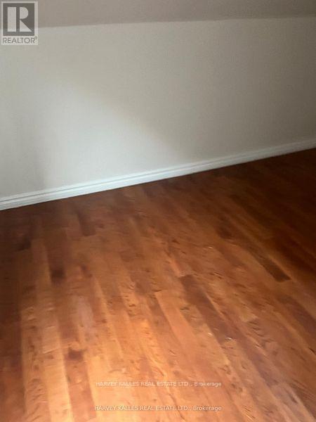UPPER - 916 BLOOR STREET W