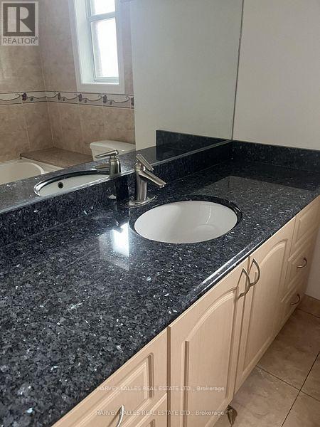 UPPER - 916 BLOOR STREET W