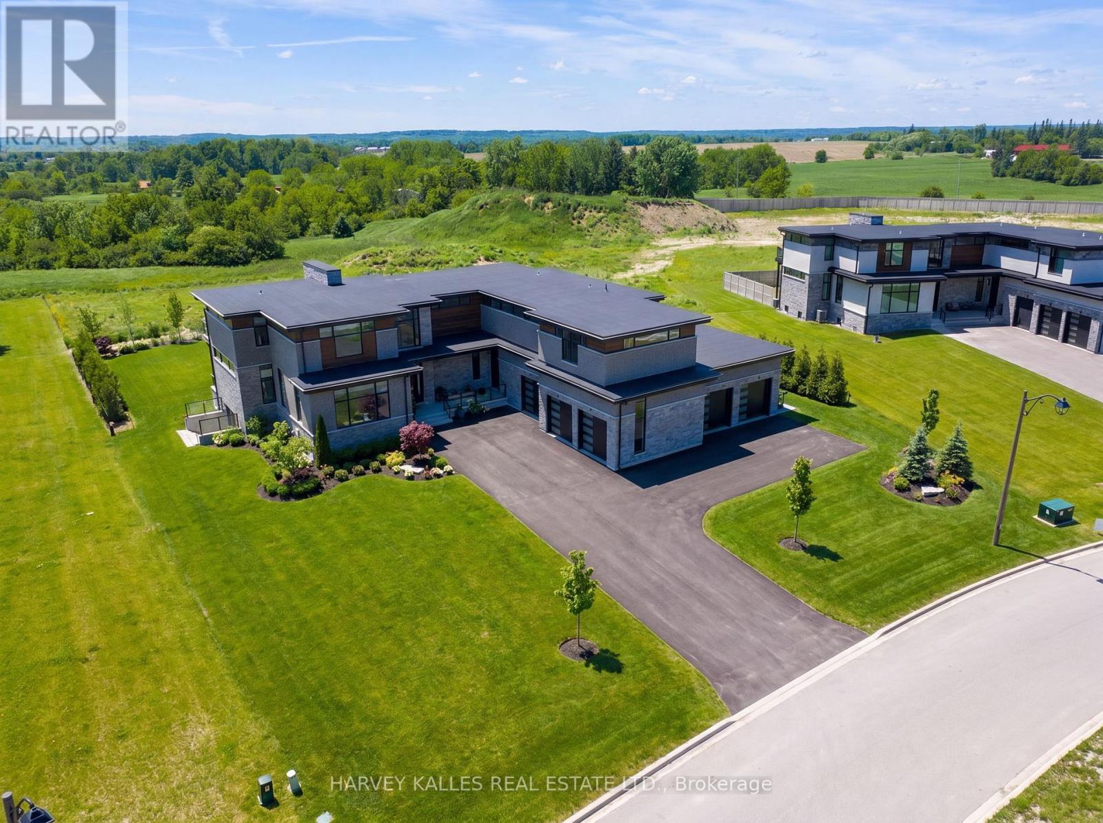24 SUGARBUSH COURT