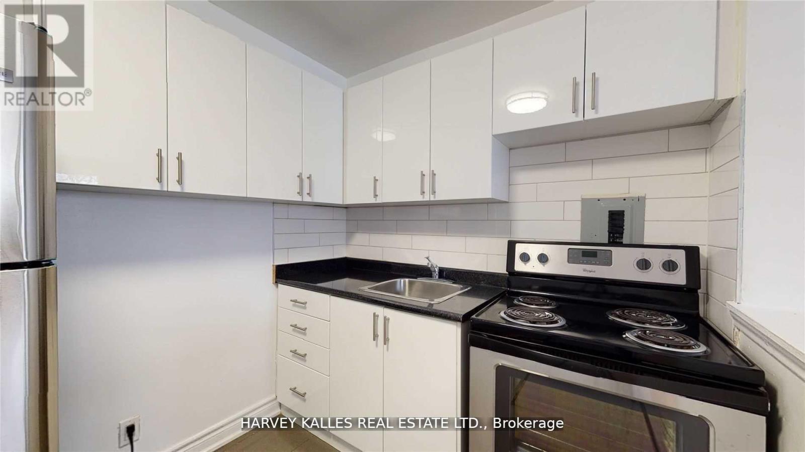 B3 - 4 GREENTREE COURT