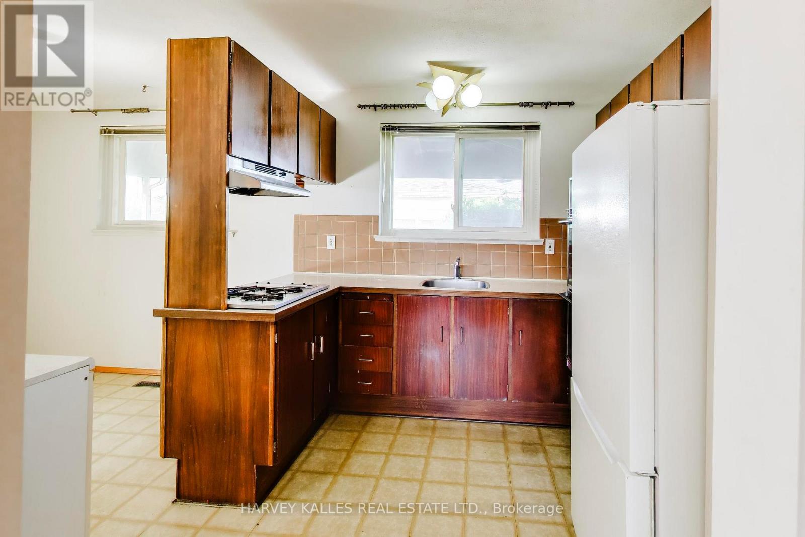 3760 WOODRUFF CRESCENT