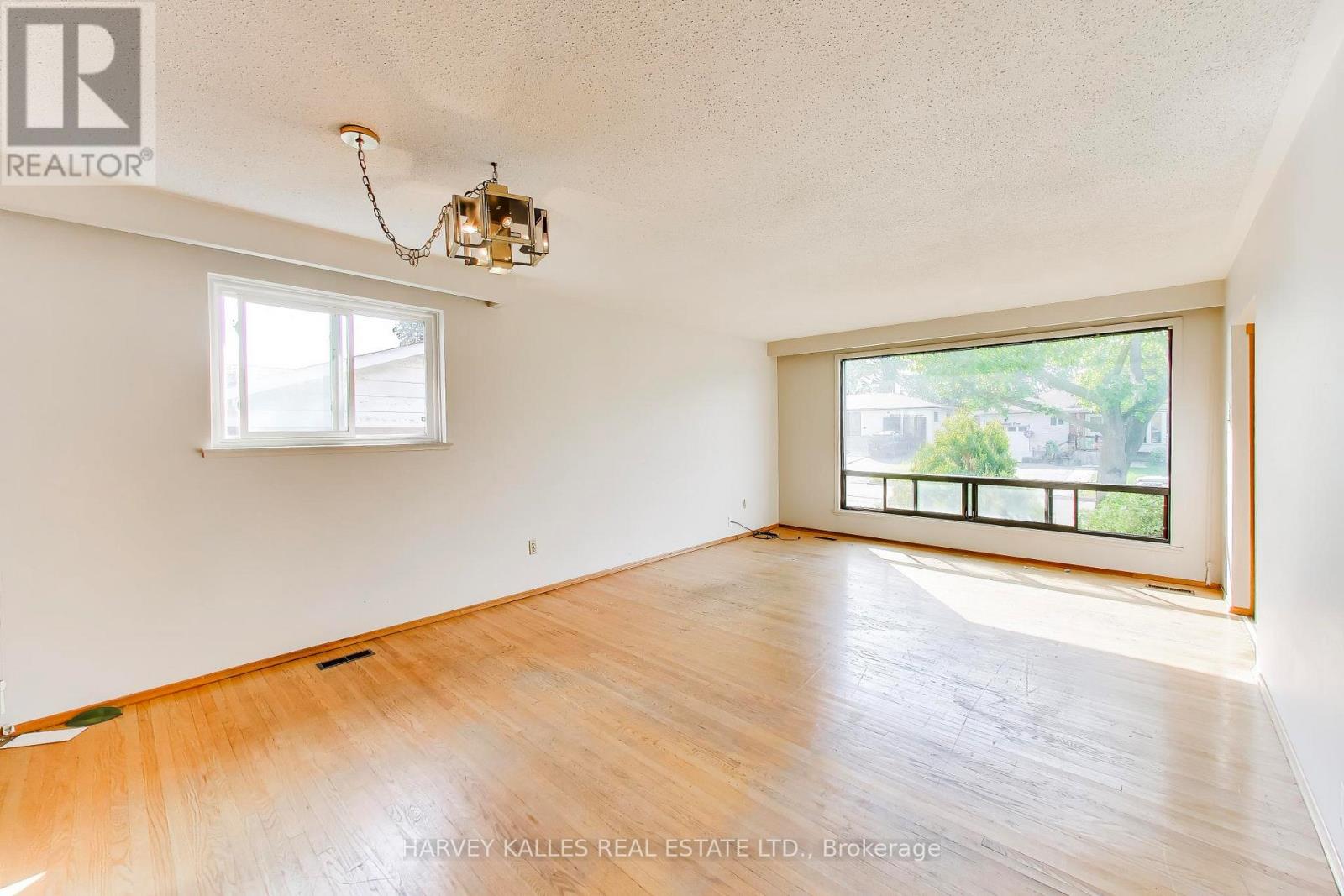 3760 WOODRUFF CRESCENT