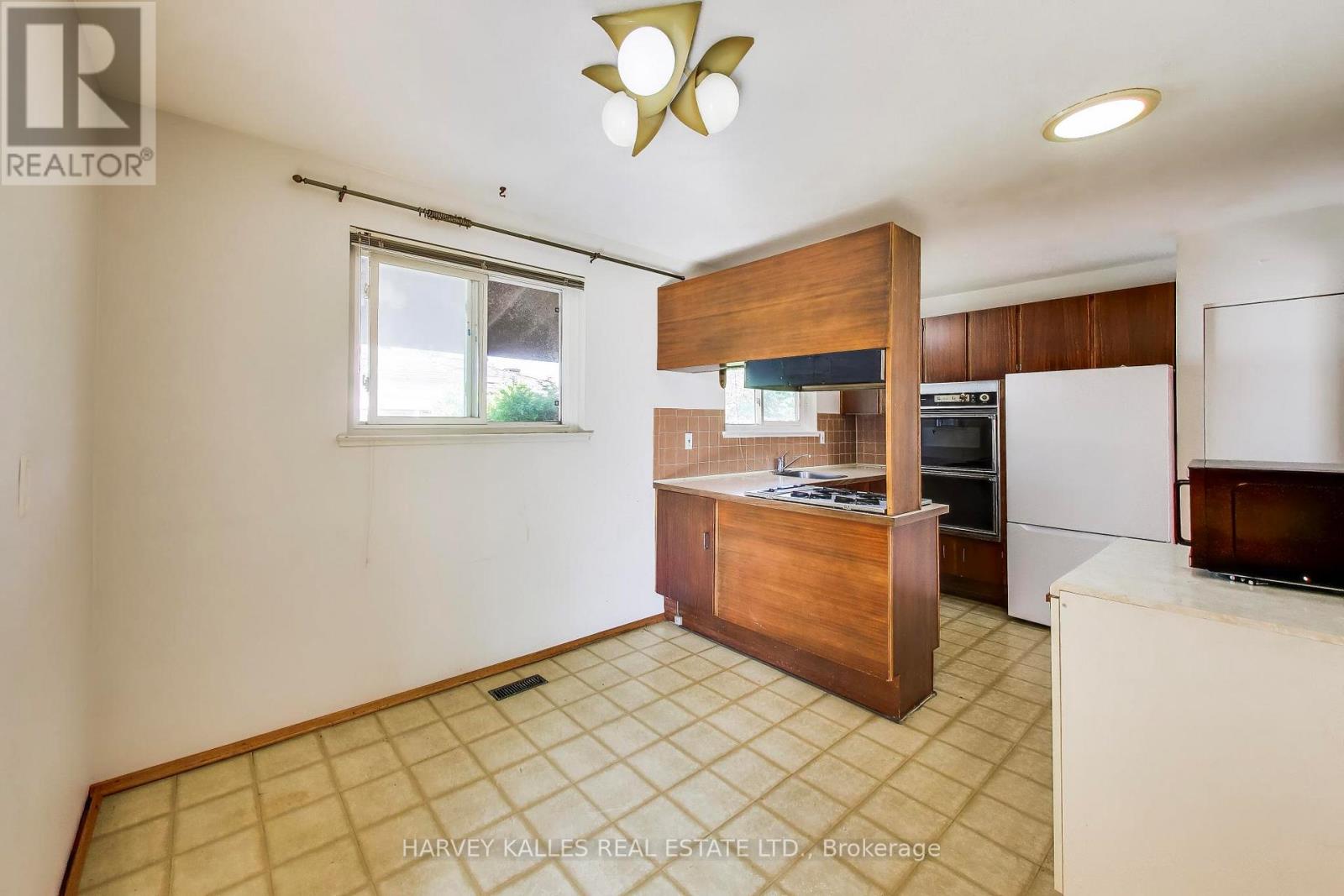 3760 WOODRUFF CRESCENT
