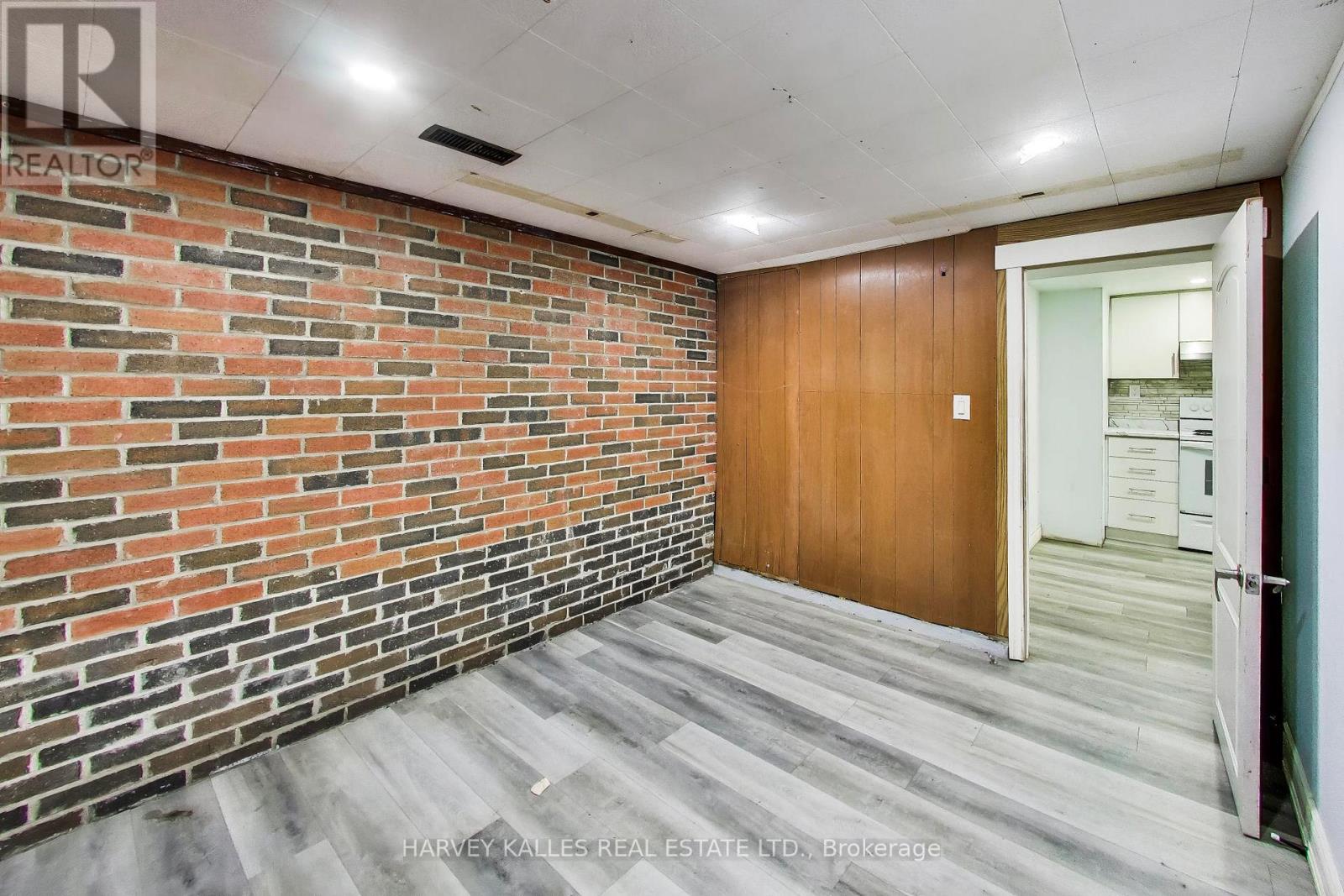 3760 WOODRUFF CRESCENT