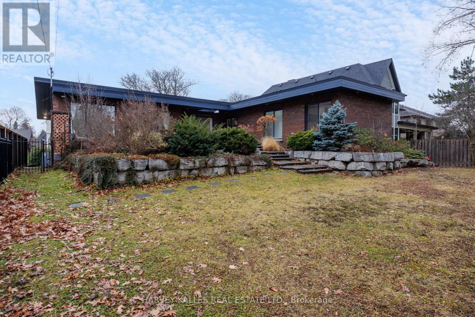 19 BLAIR ATHOL CRESCENT