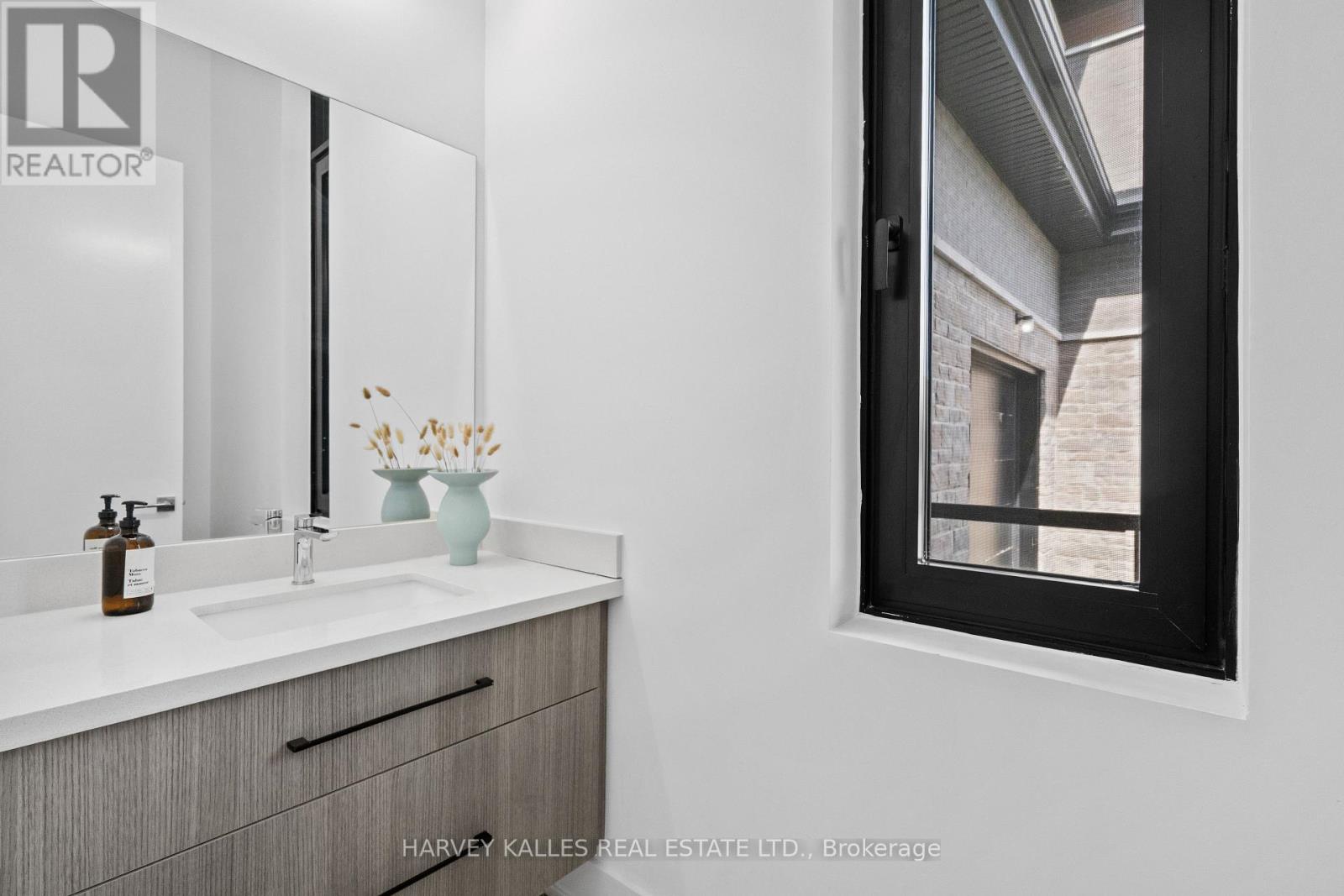 2 SUGARBUSH COURT