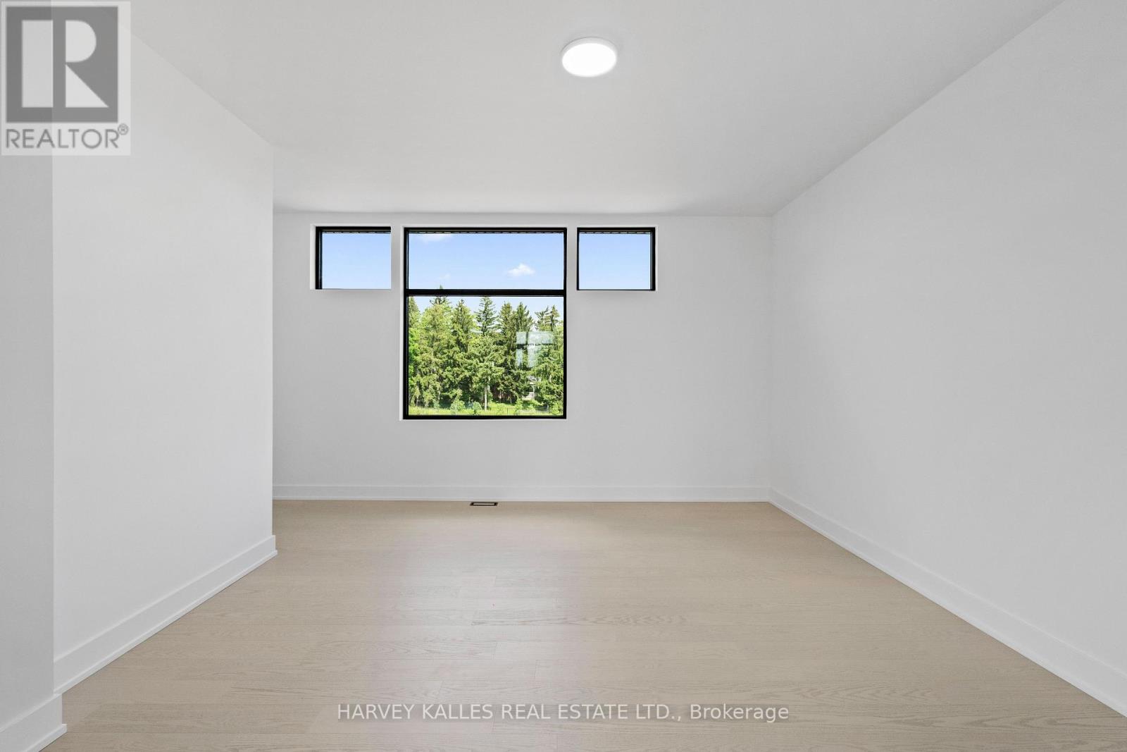 2 SUGARBUSH COURT