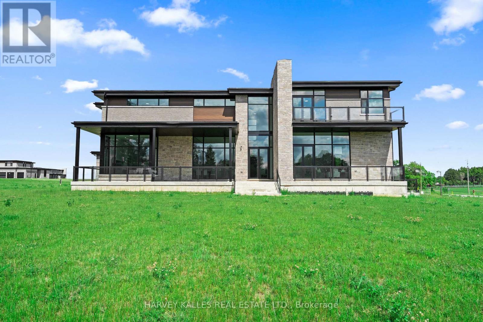 2 SUGARBUSH COURT