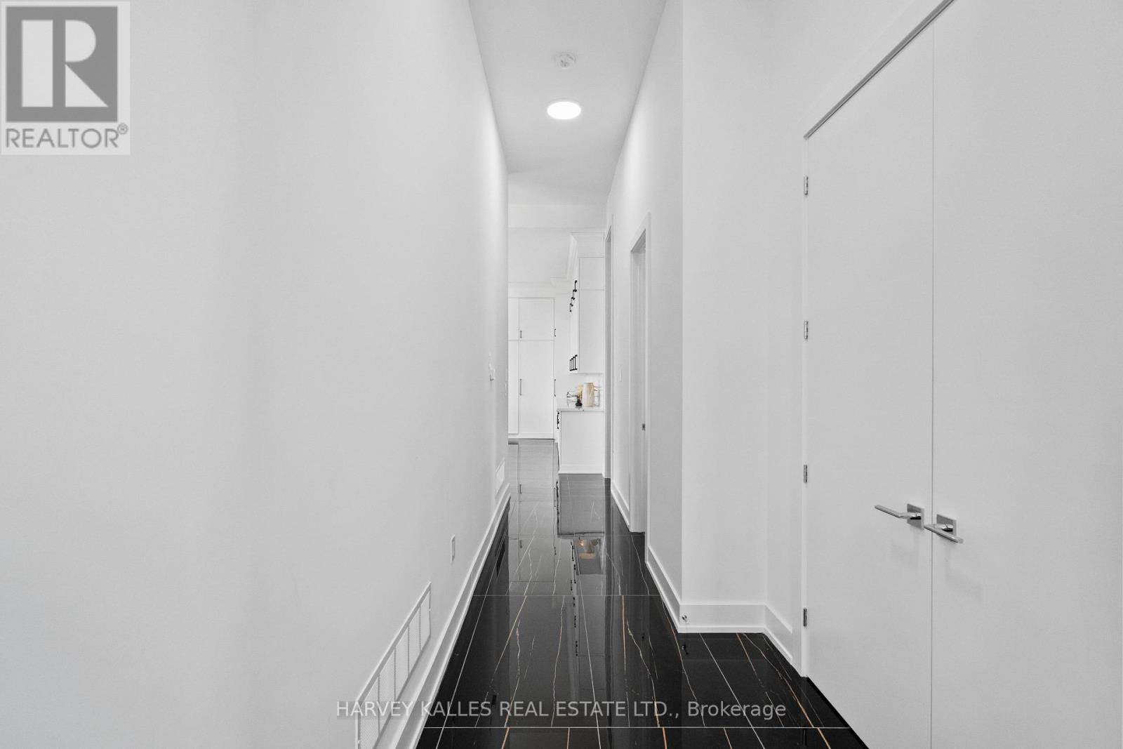2 SUGARBUSH COURT