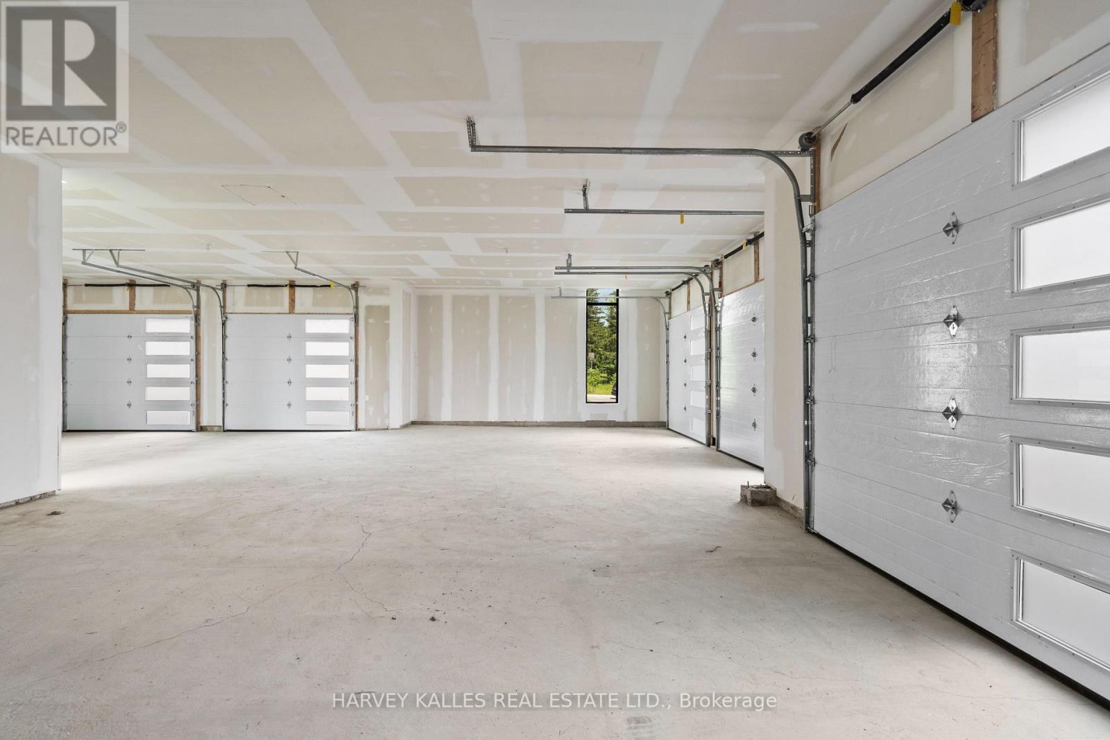 2 SUGARBUSH COURT