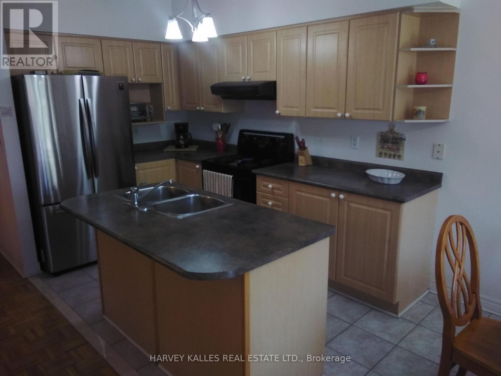 5561 KATY GATE