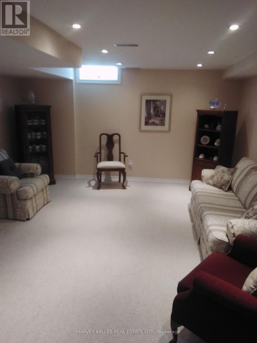 5561 KATY GATE