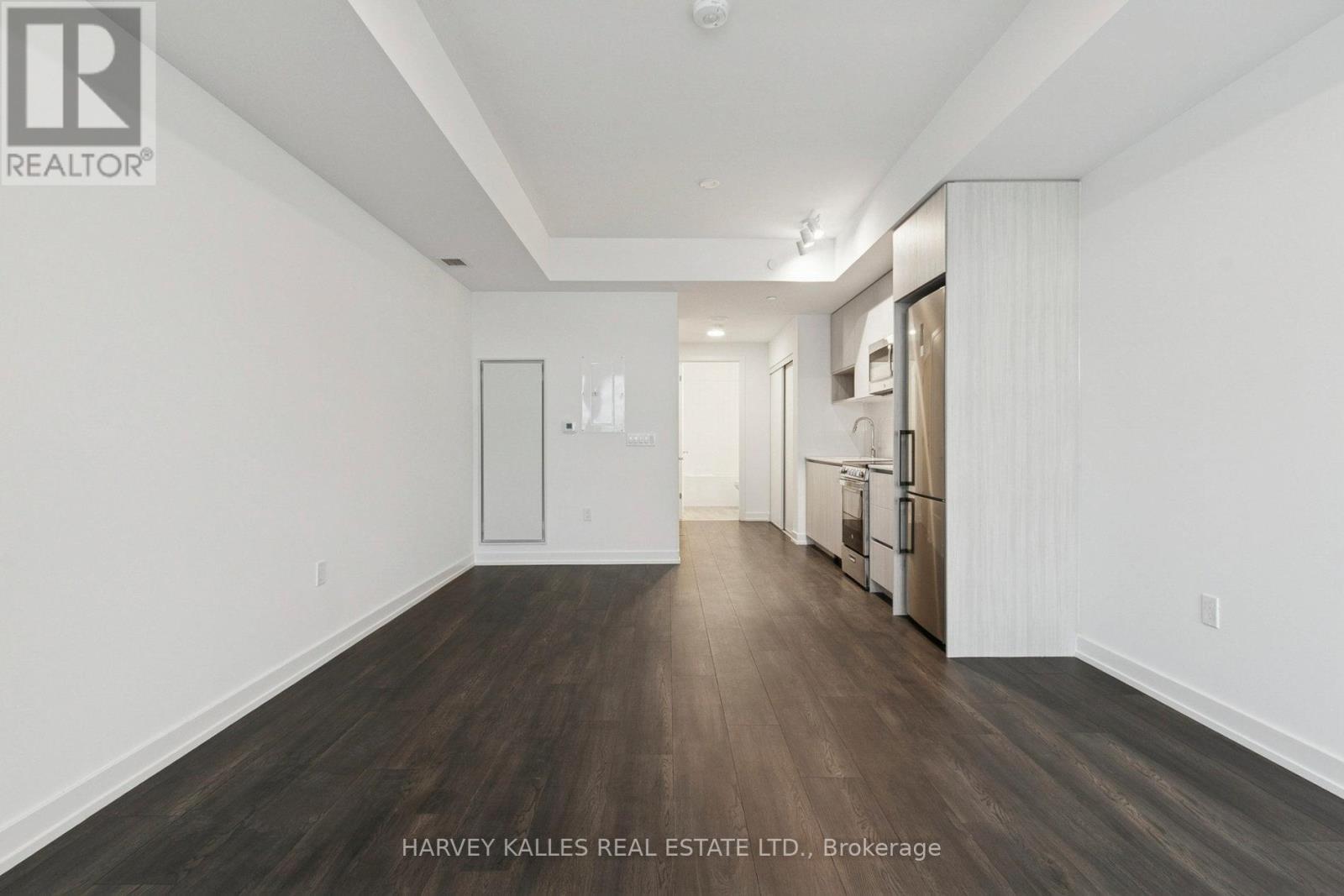 512 - 801 THE QUEENSWAY