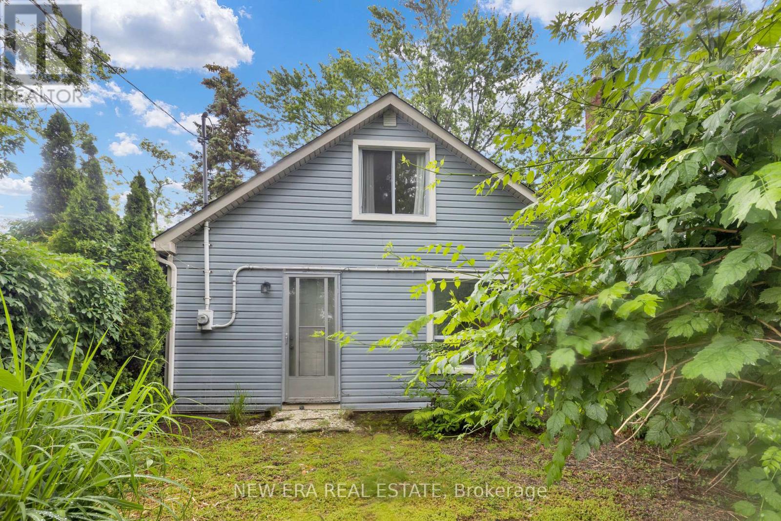 2 FOCH AVENUE