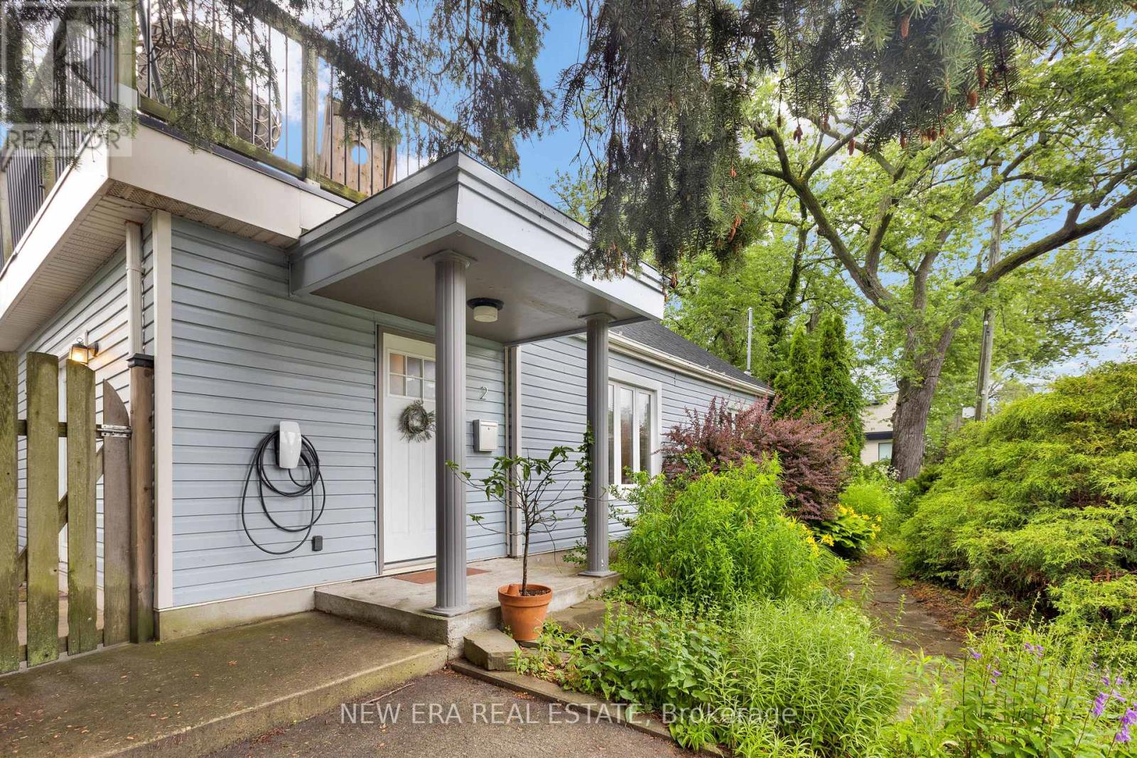2 FOCH AVENUE