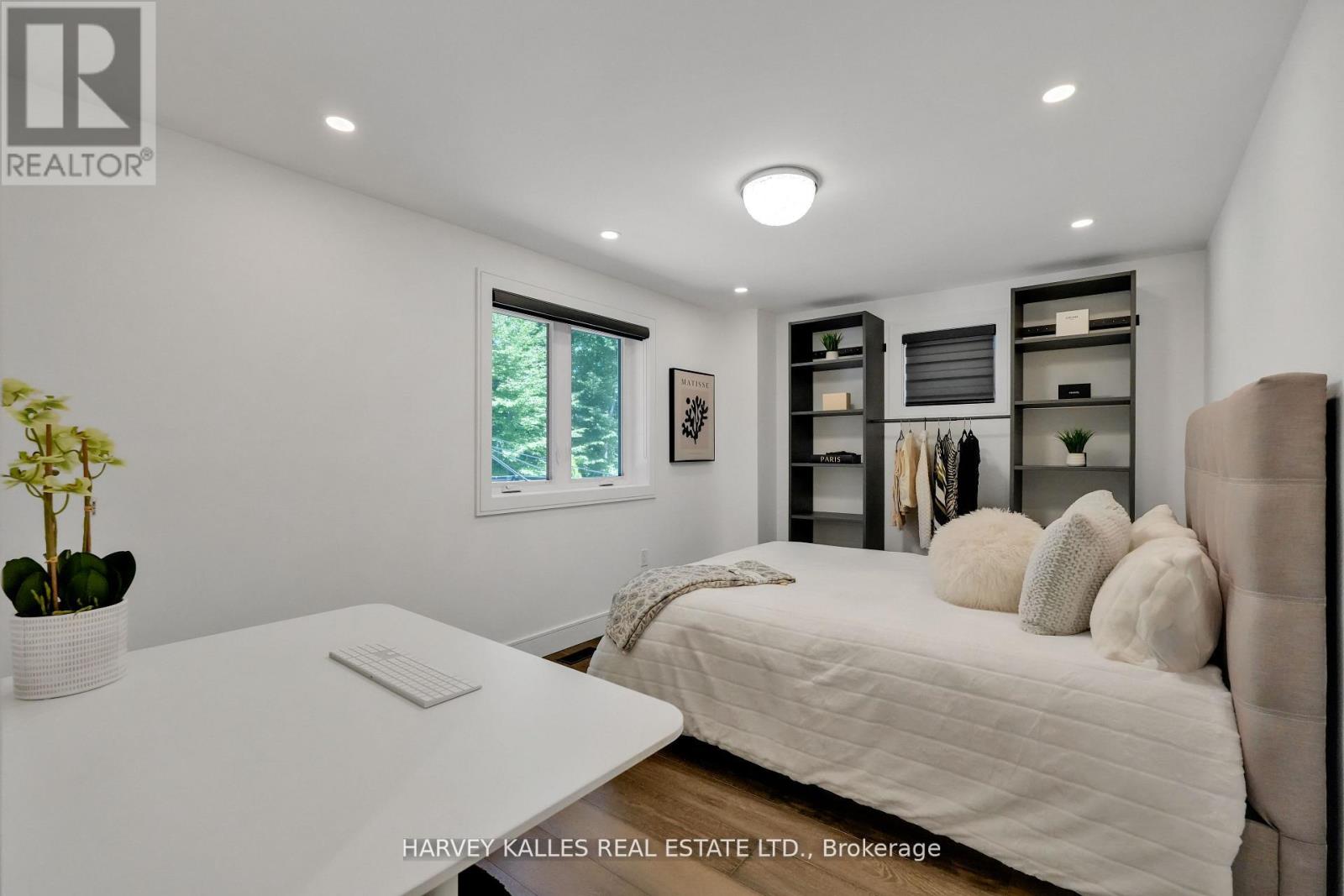 8 CIRCLE RIDGE