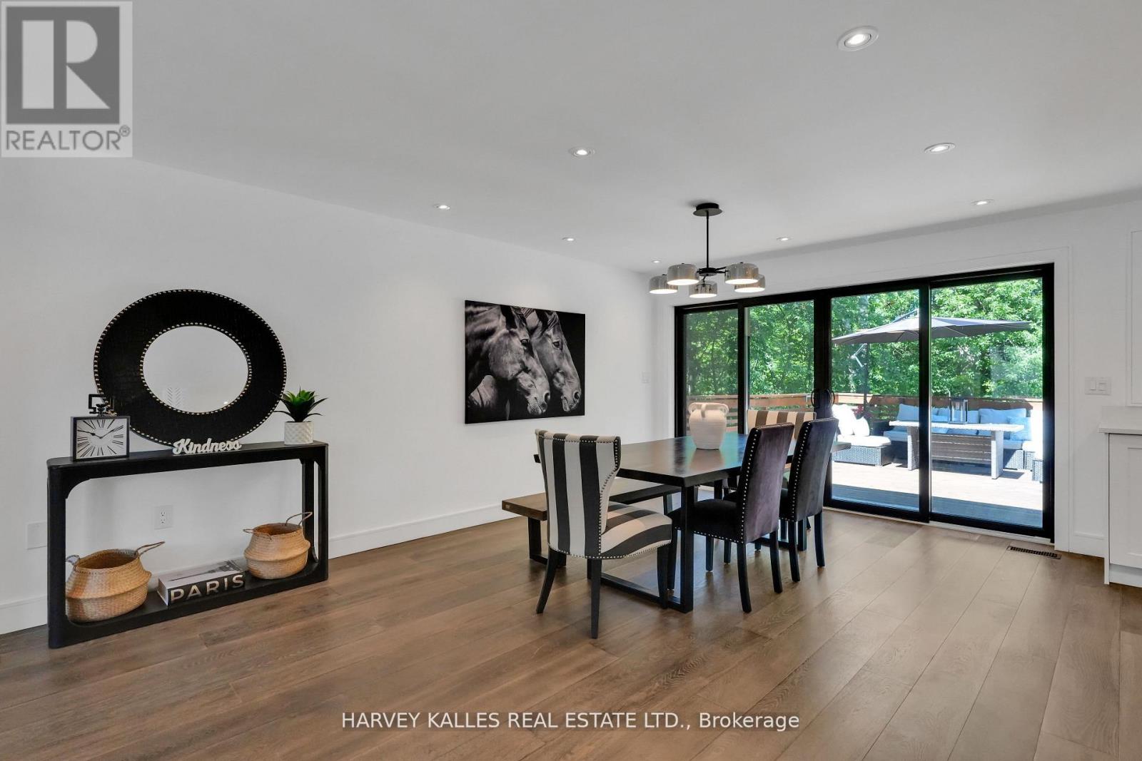 8 CIRCLE RIDGE