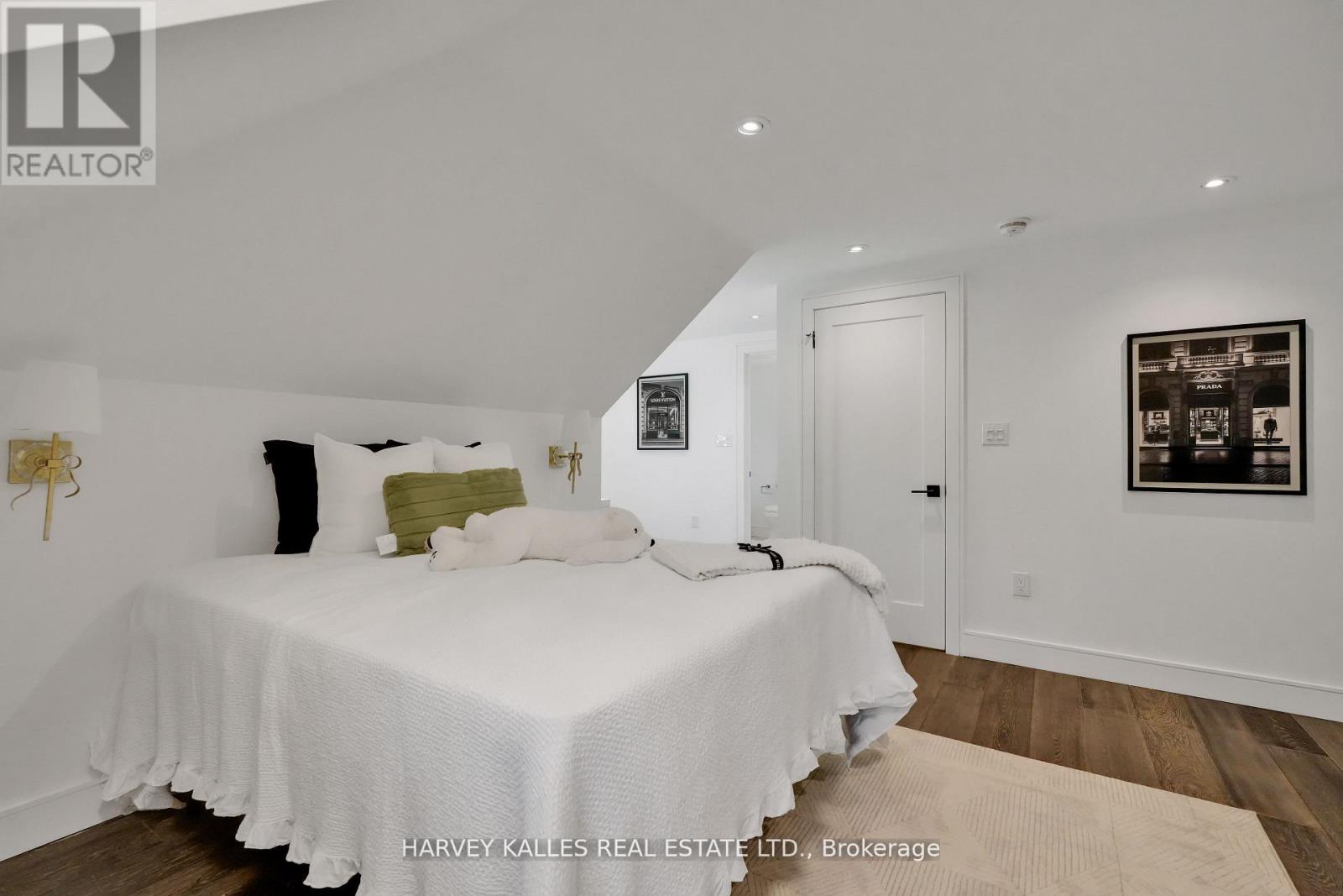 8 CIRCLE RIDGE