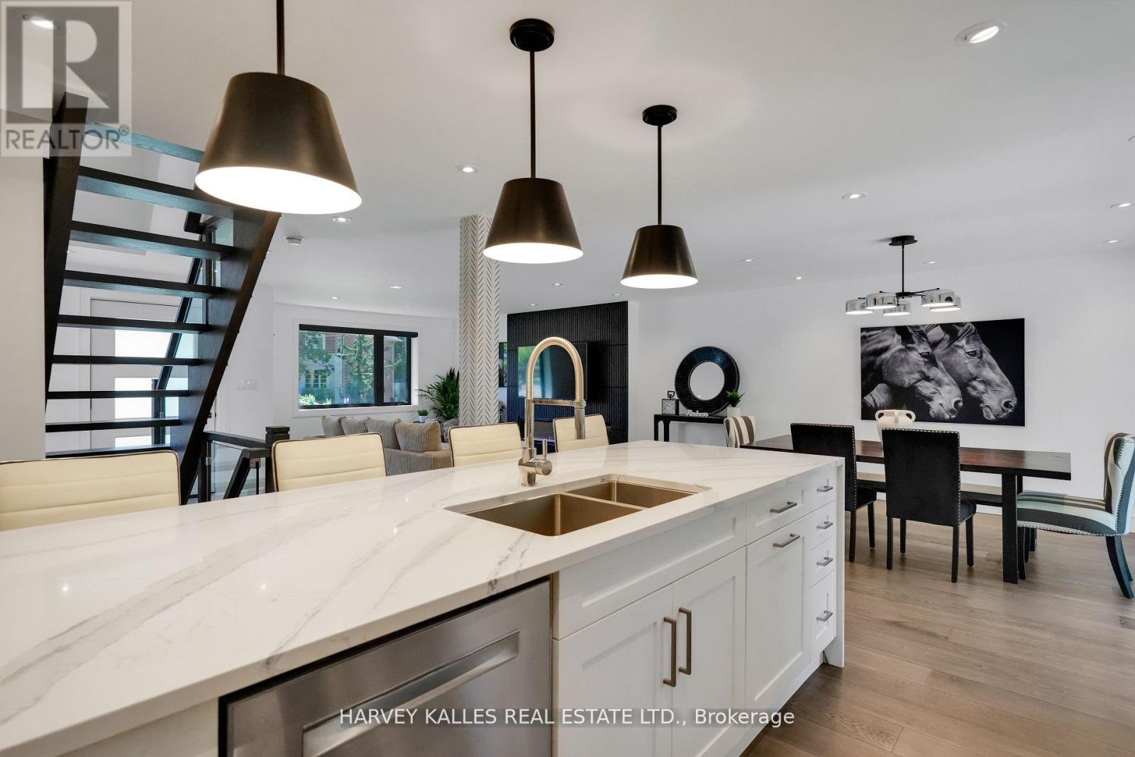 8 CIRCLE RIDGE