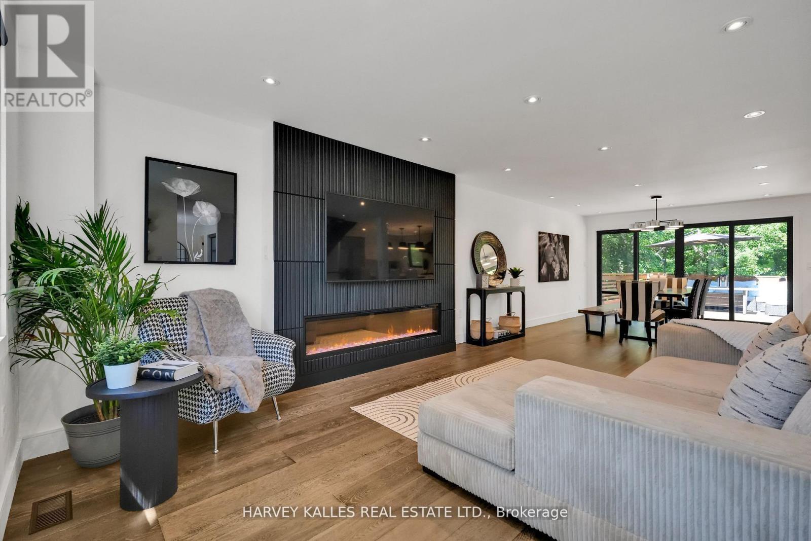 8 CIRCLE RIDGE