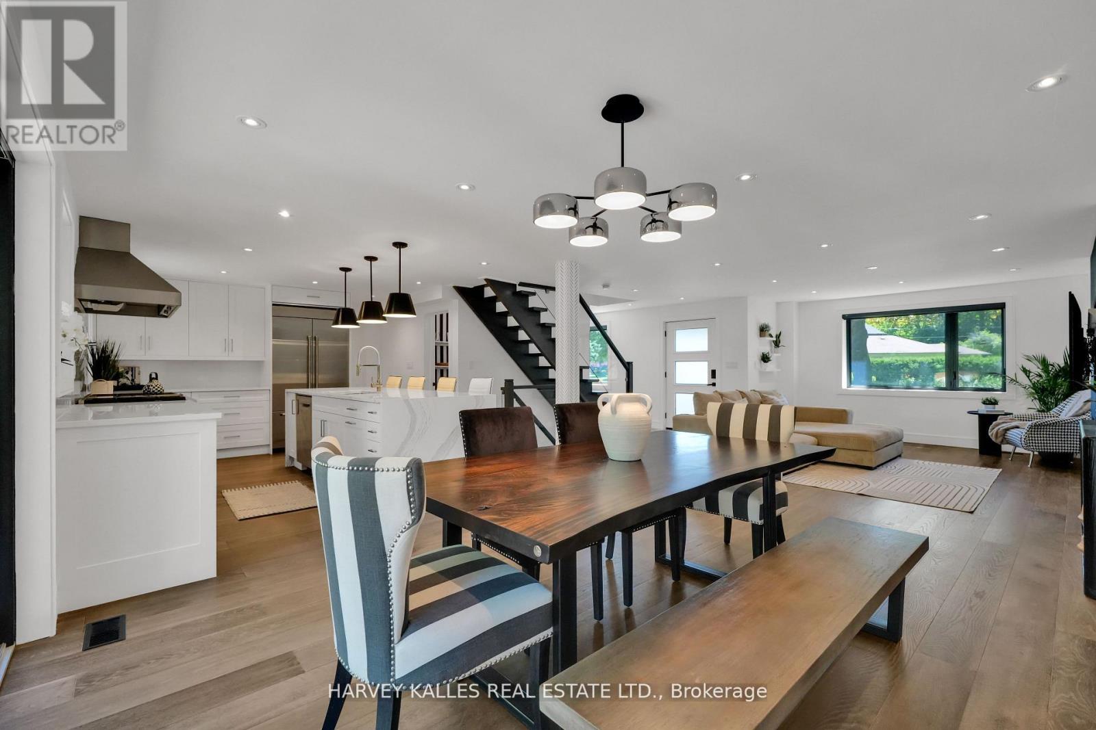 8 CIRCLE RIDGE
