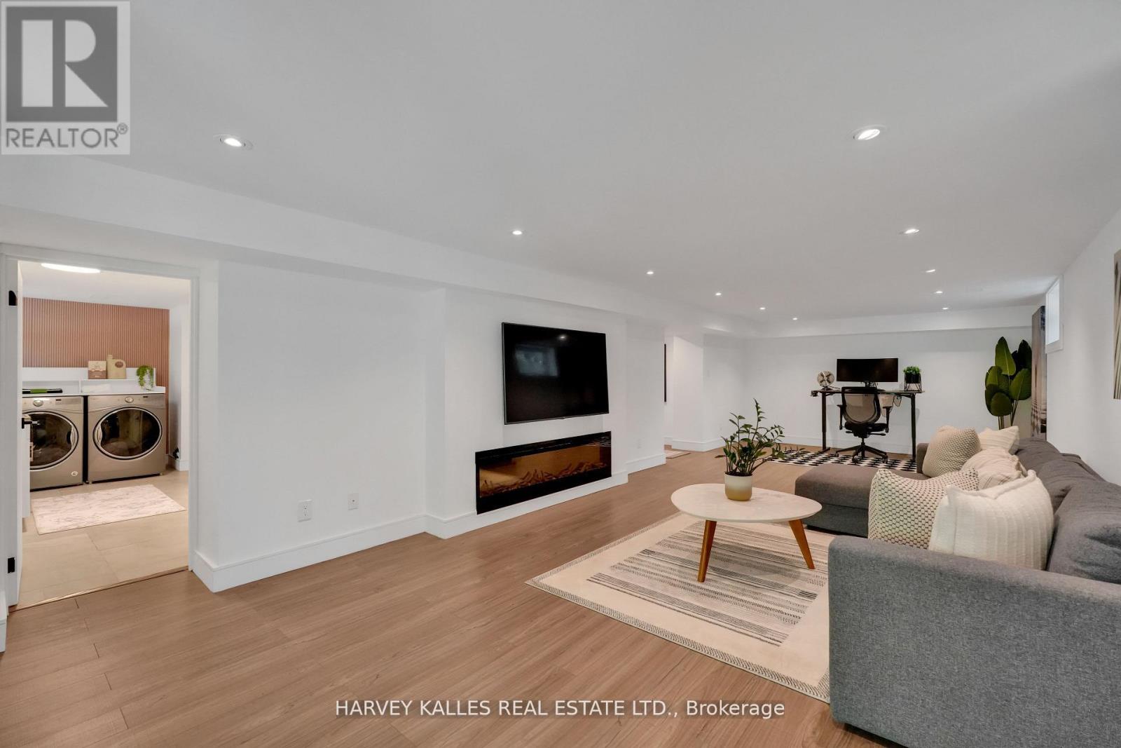 8 CIRCLE RIDGE