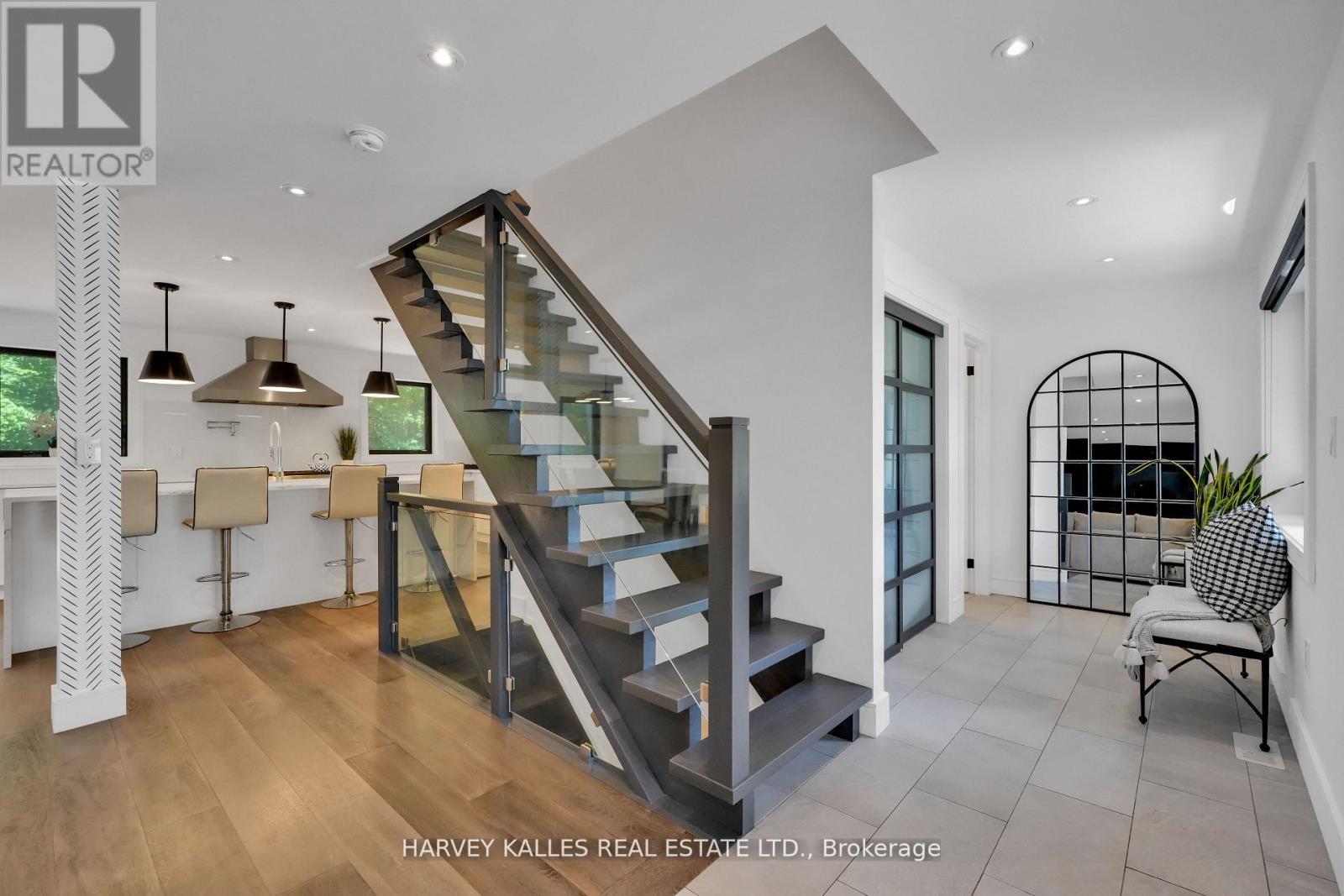 8 CIRCLE RIDGE