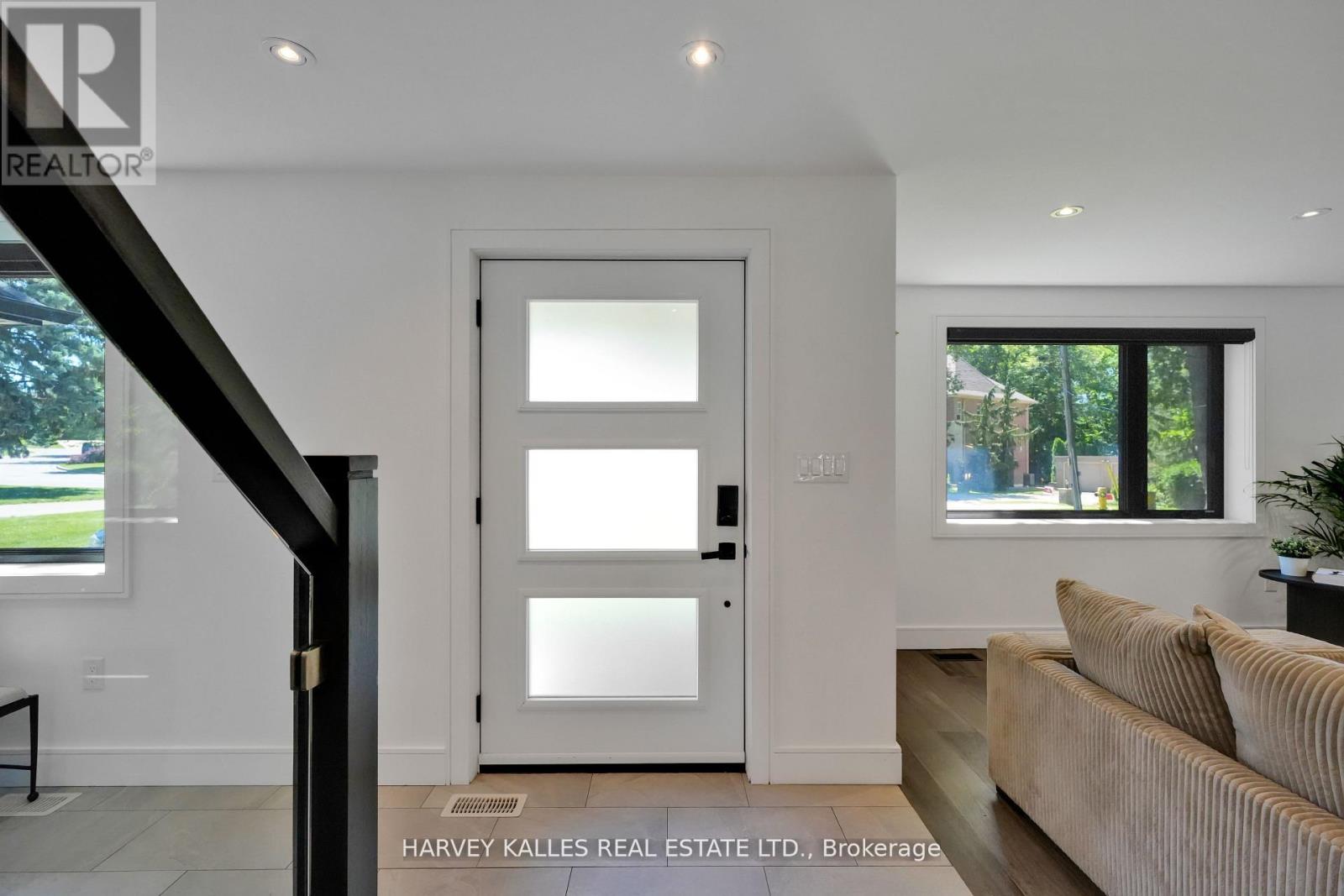 8 CIRCLE RIDGE